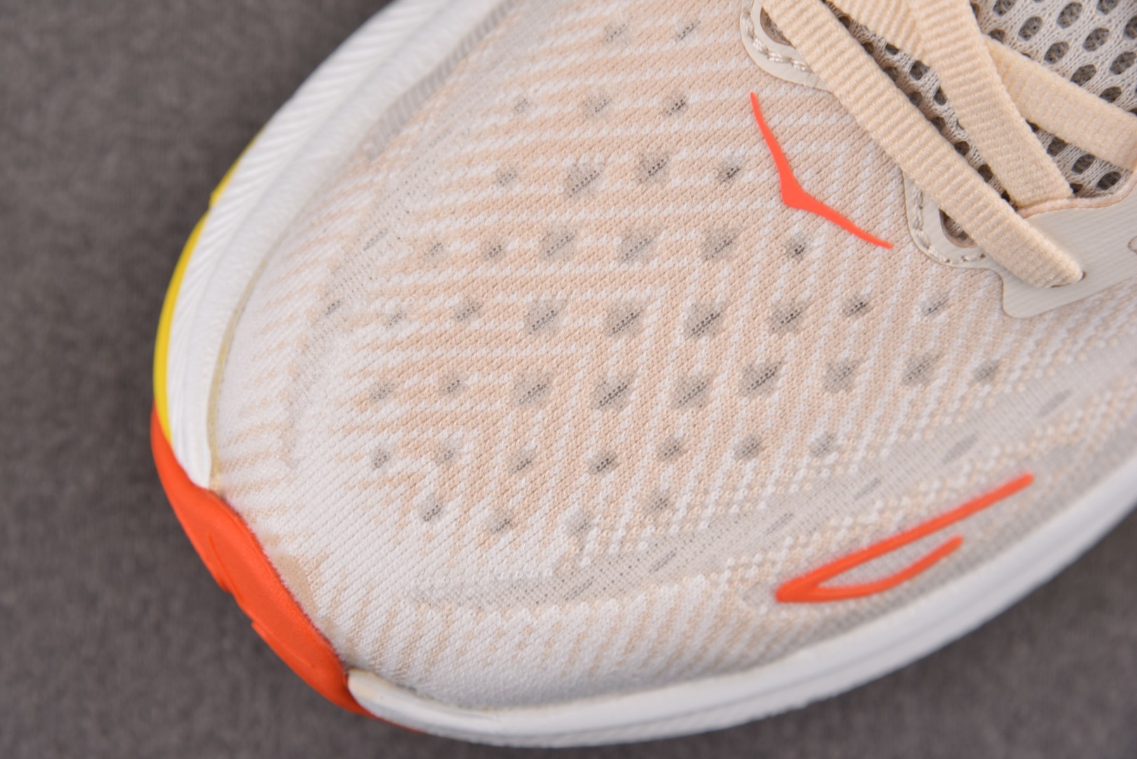 Hoka9 尺码36-45

纯原版出品-Hoka One One Clifton 9 Eggnog P