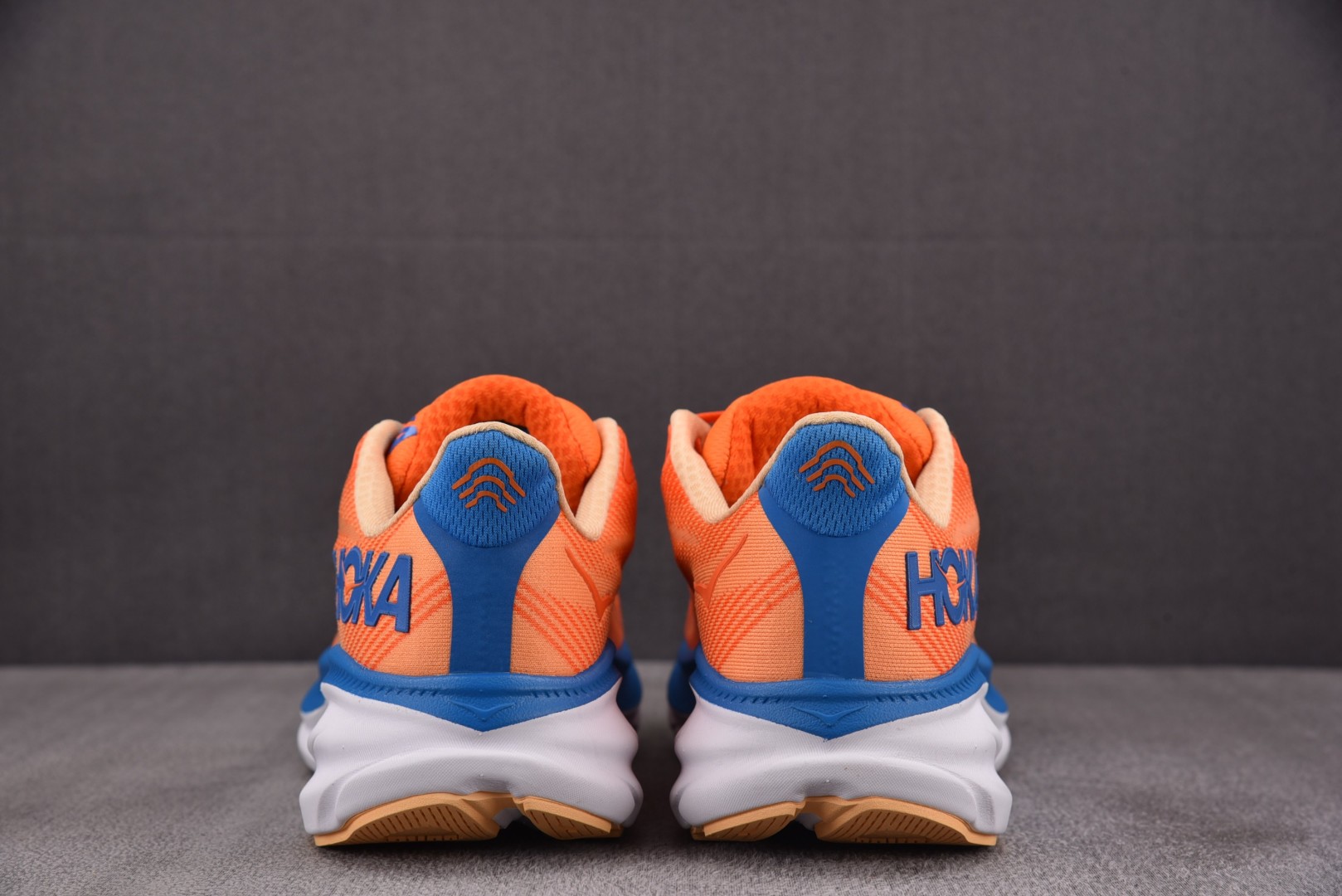 Hoka9 尺码36-45

纯原版出品-Hoka One One Clifton 9 Vibrant 