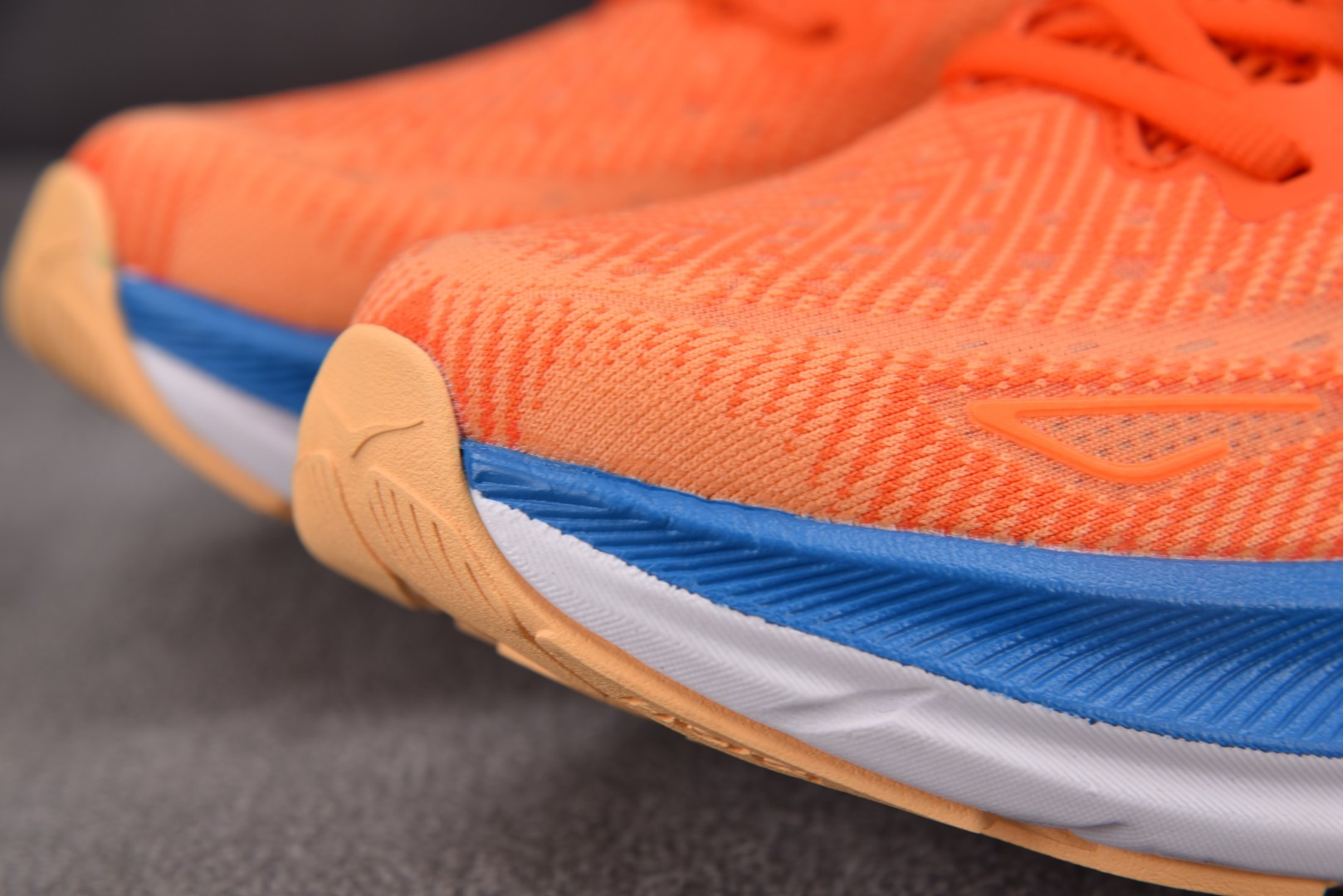 Hoka9 尺码36-45

纯原版出品-Hoka One One Clifton 9 Vibrant 