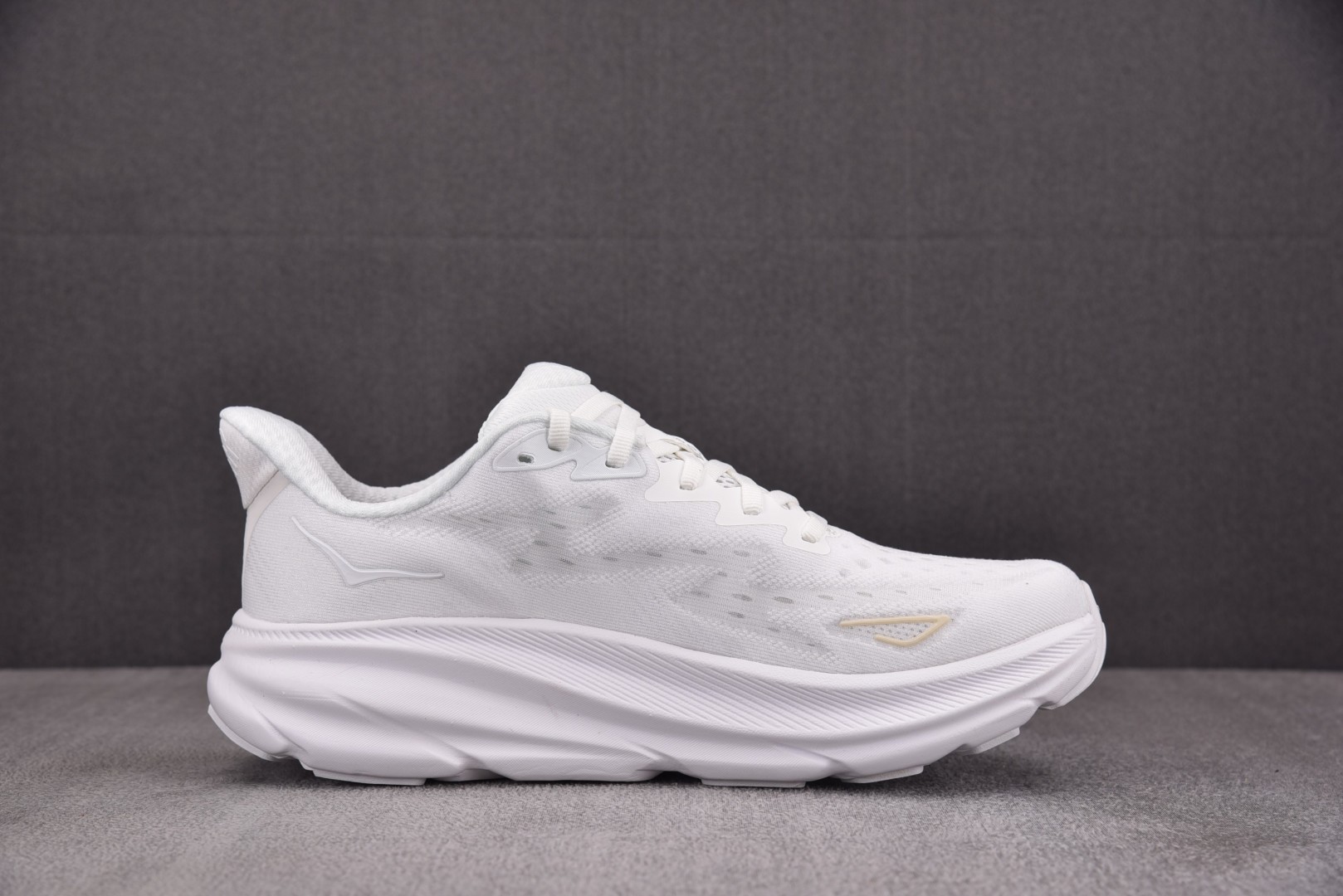 Hoka9 尺码36-45

纯原版出品-Hoka One One Clifton 9 White 白色