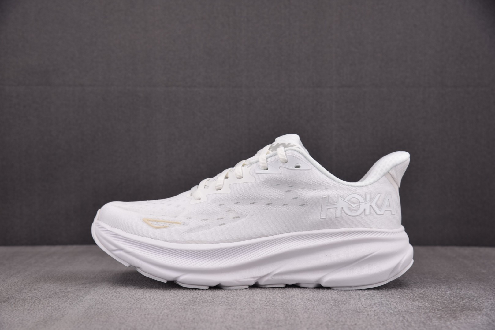 Hoka9 尺码36-45

纯原版出品-Hoka One One Clifton 9 White 白色
