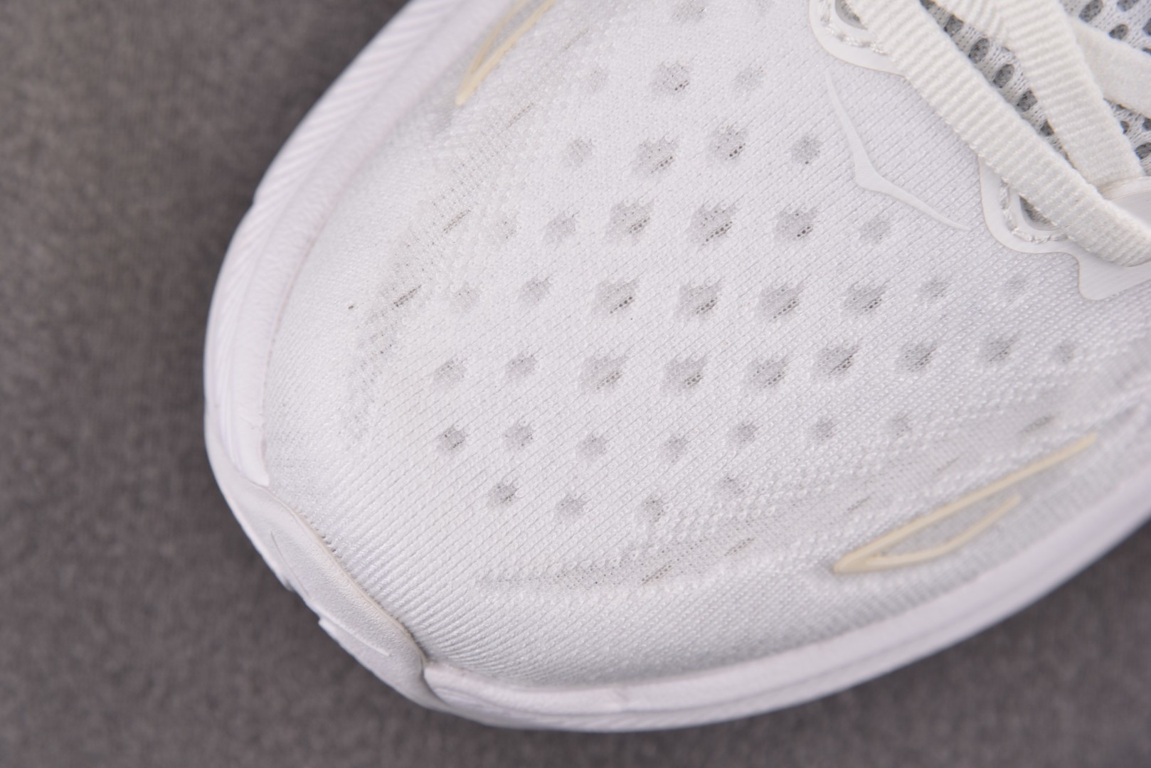 Hoka9 尺码36-45

纯原版出品-Hoka One One Clifton 9 White 白色