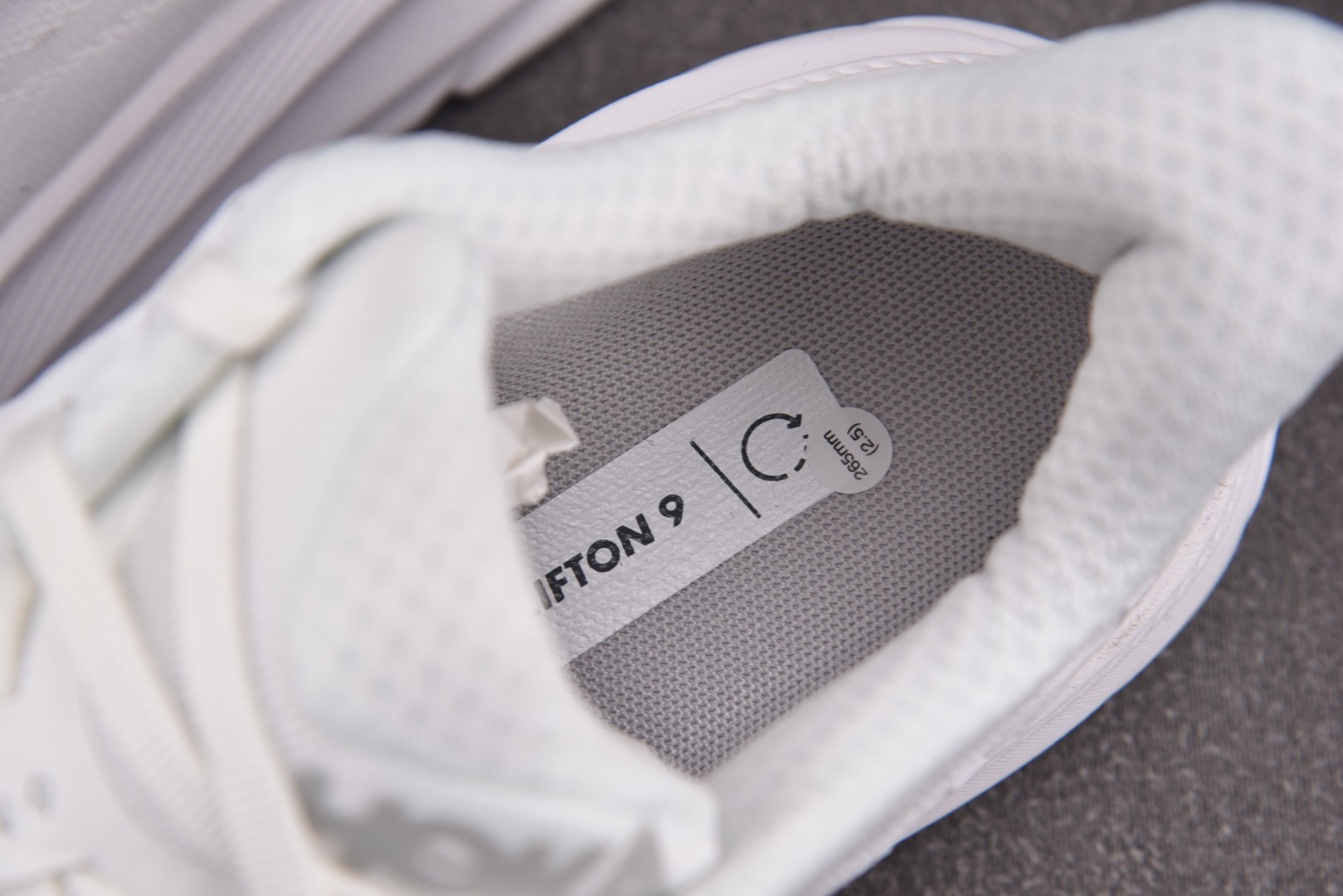 Hoka9 尺码36-45

纯原版出品-Hoka One One Clifton 9 White 白色
