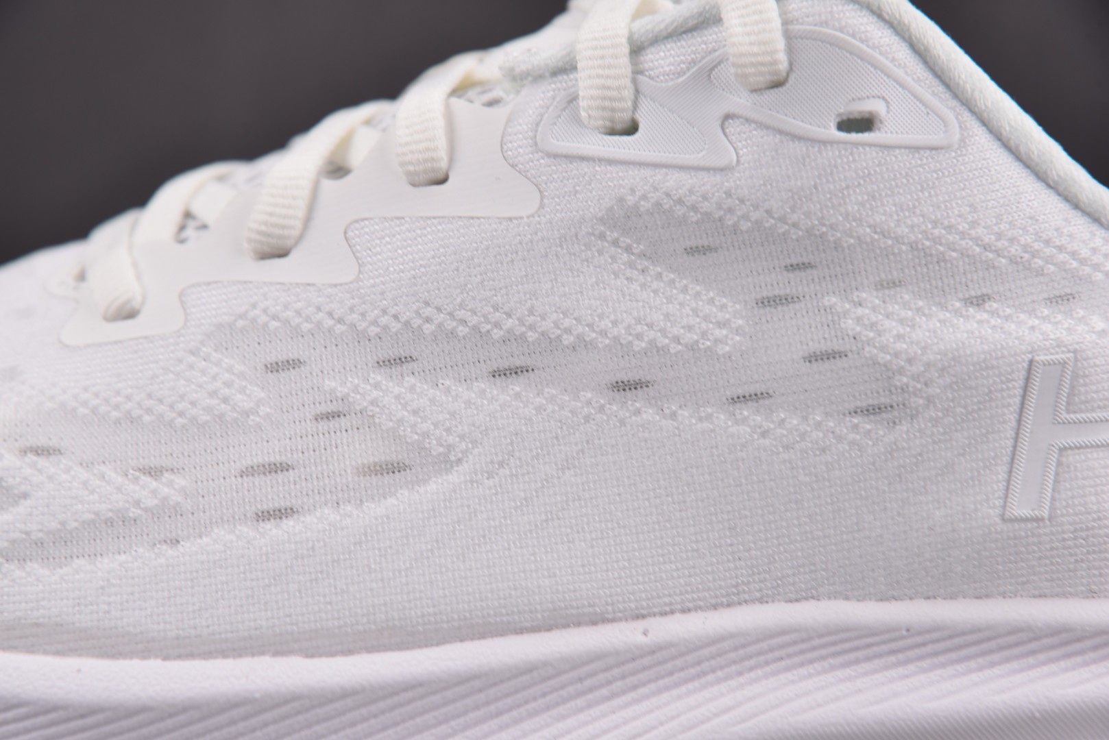 Hoka9 尺码36-45

纯原版出品-Hoka One One Clifton 9 White 白色