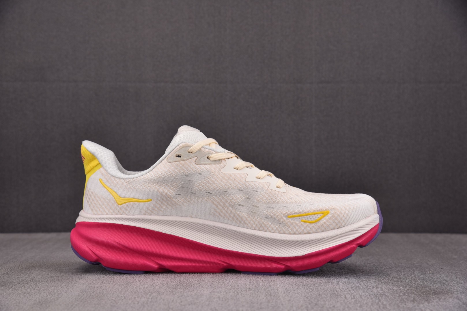 Hoka9 尺码36-45

纯原版出品-Hoka One One Clifton 9 米白红 -EBD