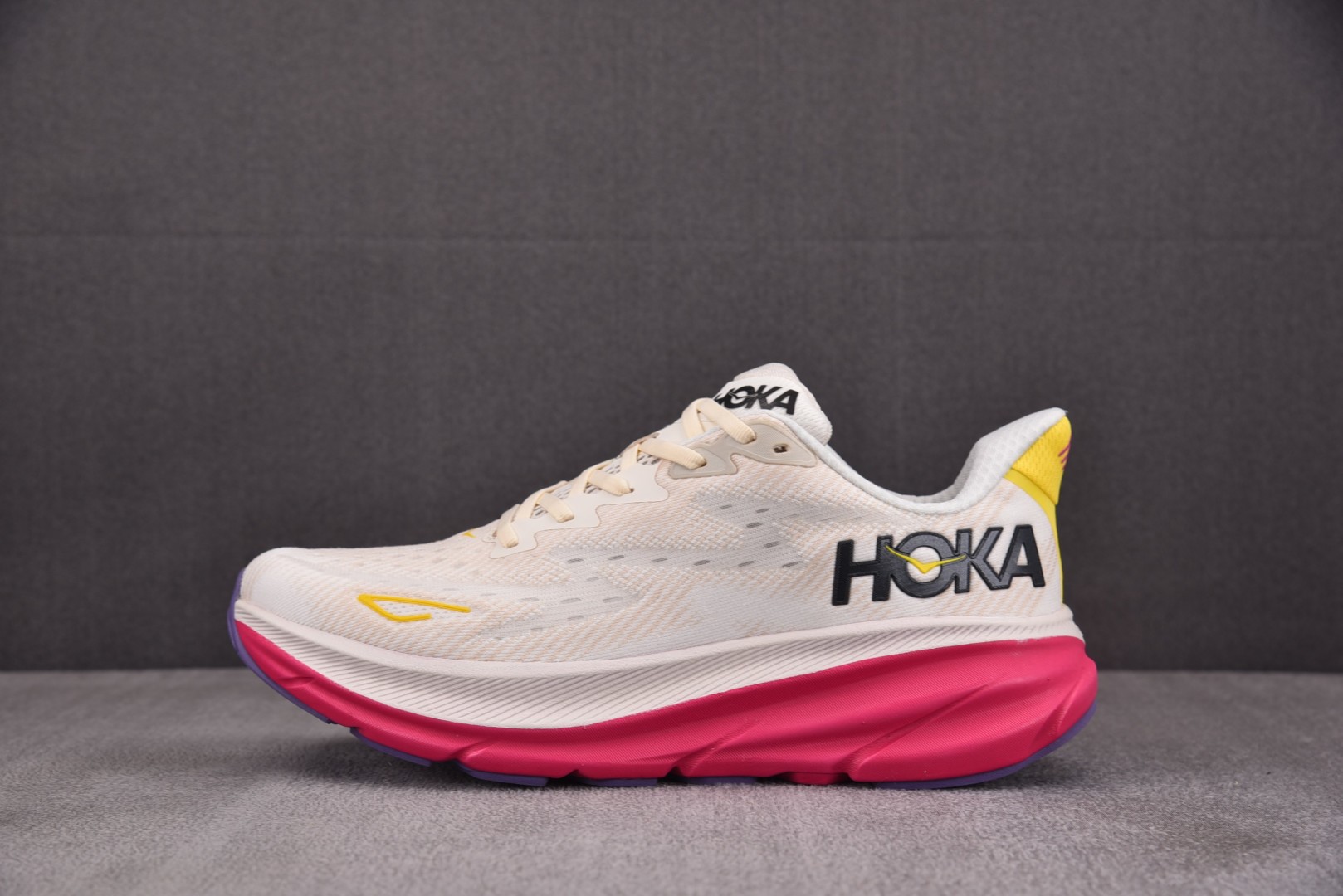 Hoka9 尺码36-45

纯原版出品-Hoka One One Clifton 9 米白红 -EBD
