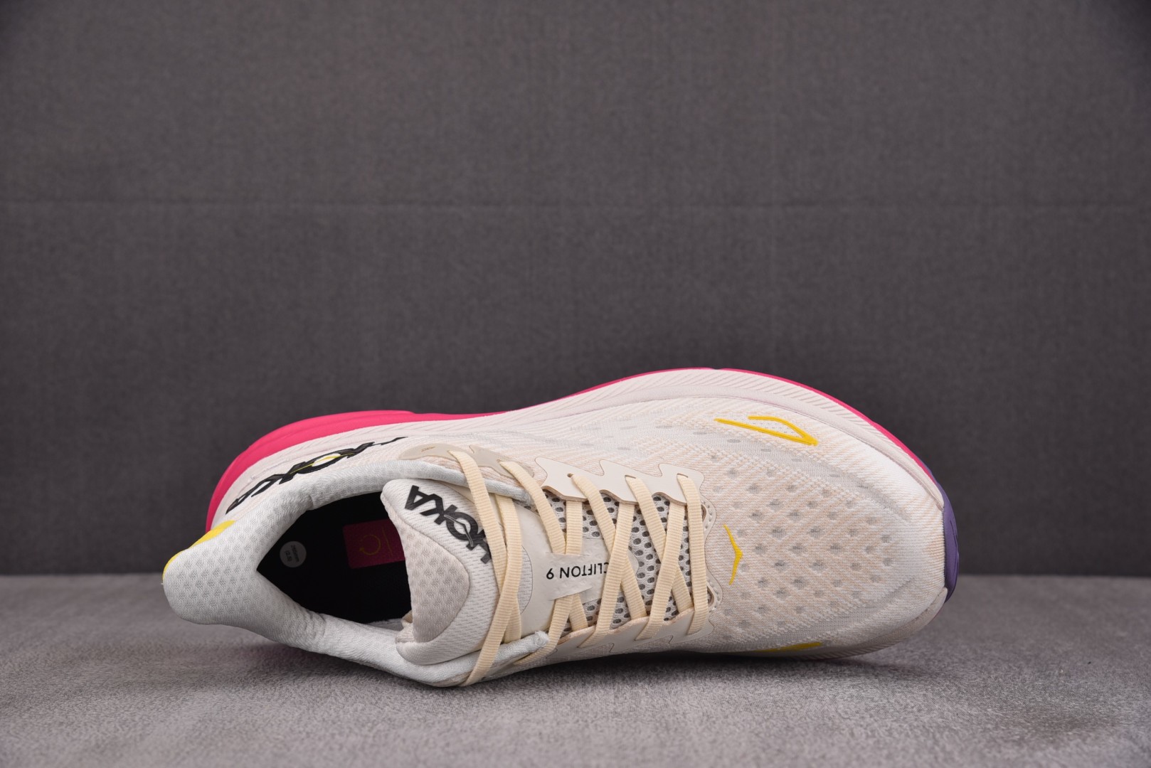 Hoka9 尺码36-45

纯原版出品-Hoka One One Clifton 9 米白红 -EBD