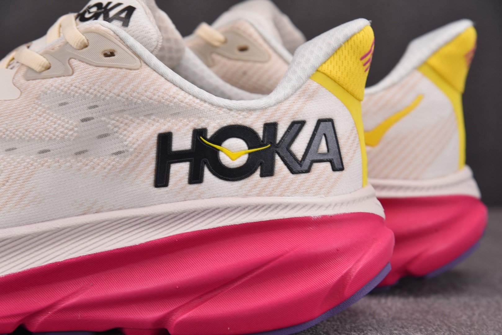 Hoka9 尺码36-45

纯原版出品-Hoka One One Clifton 9 米白红 -EBD
