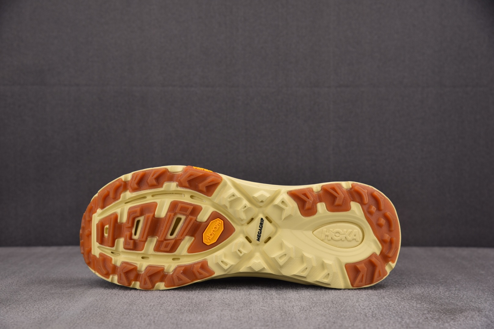 Hoka2 尺码36-45

纯原版出品-Hoka One One Mafate Speed 2 米黄 