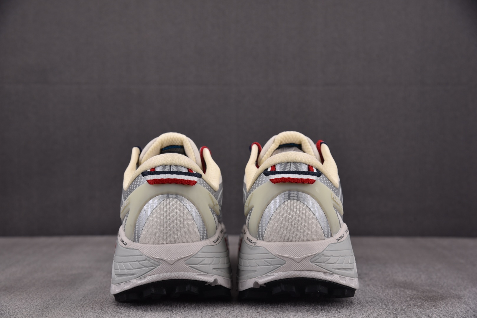 Hoka2 尺码36-45

纯原版出品-Hoka One One Moncler x Mafate S