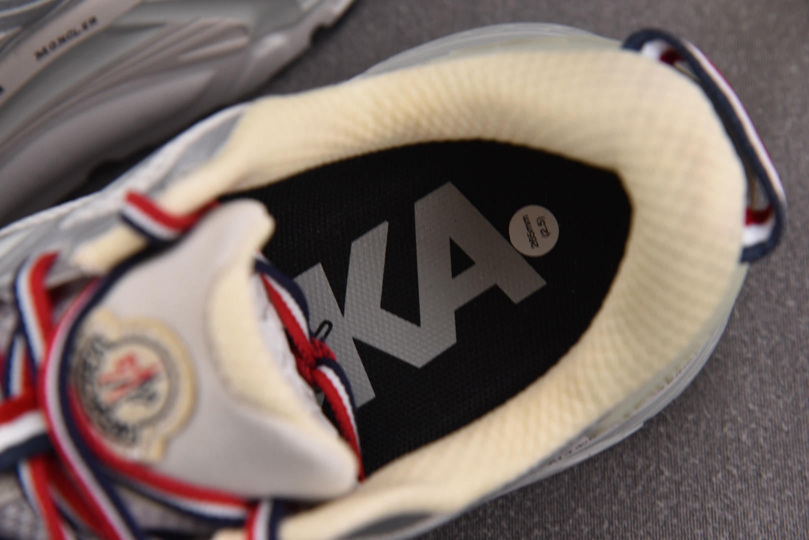 Hoka2 尺码36-45

纯原版出品-Hoka One One Moncler x Mafate S