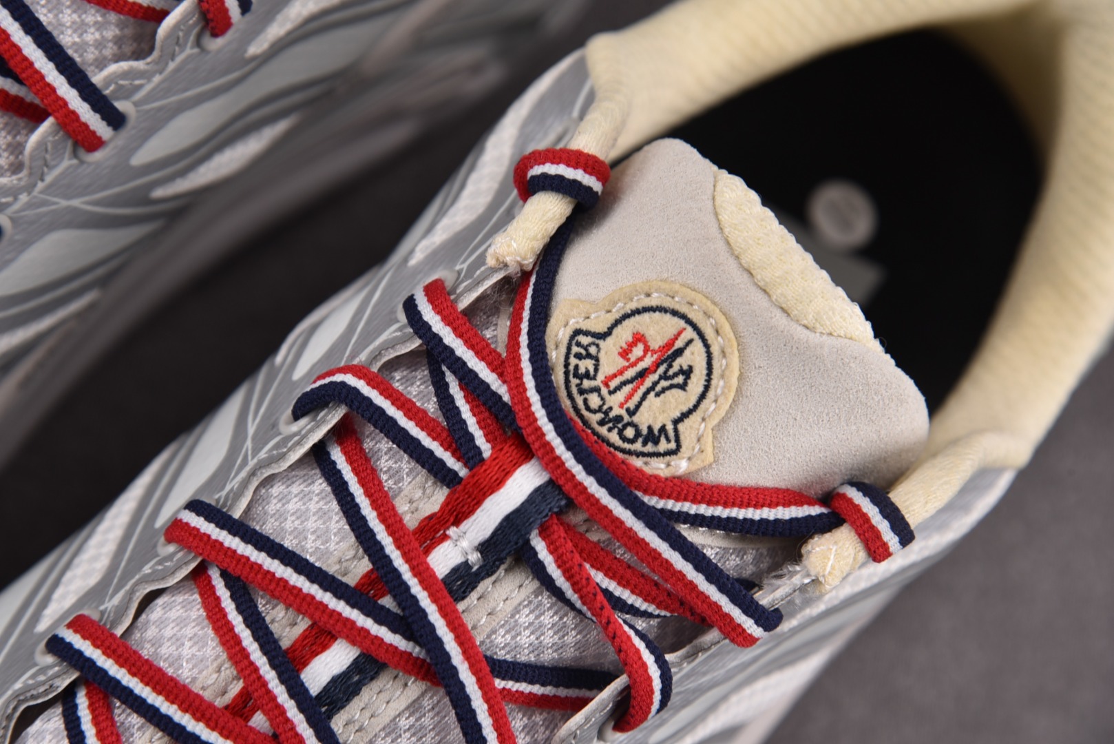 Hoka2 尺码36-45

纯原版出品-Hoka One One Moncler x Mafate S