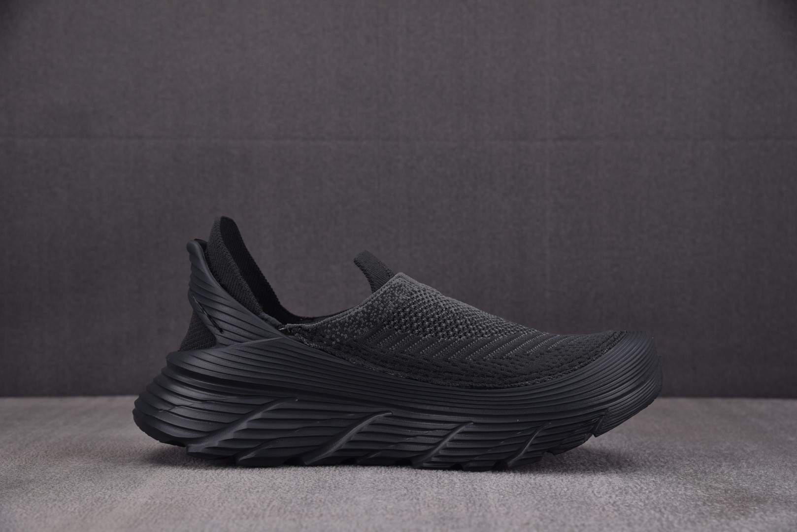 Hoka 尺码36-45

纯原版出品-Hoka One One Restore TC Black Al
