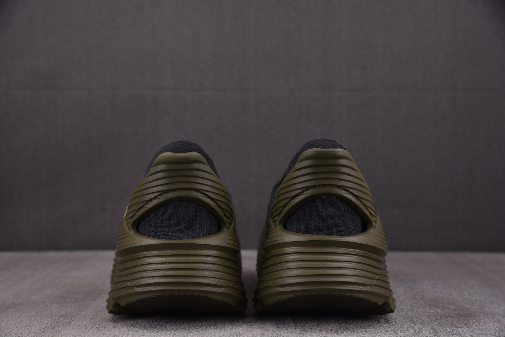 Hoka 尺码36-45

纯原版出品-Hoka One One Restore TC Dark Oli