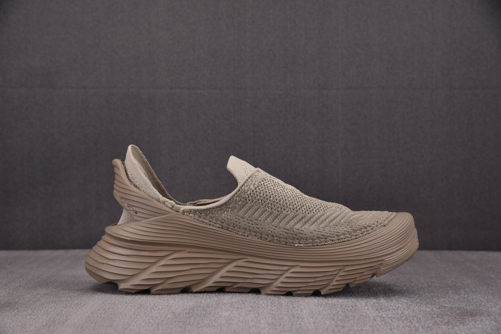 Hoka 尺码36-45

纯原版出品-Hoka One One Restore TC Dune 沙丘色