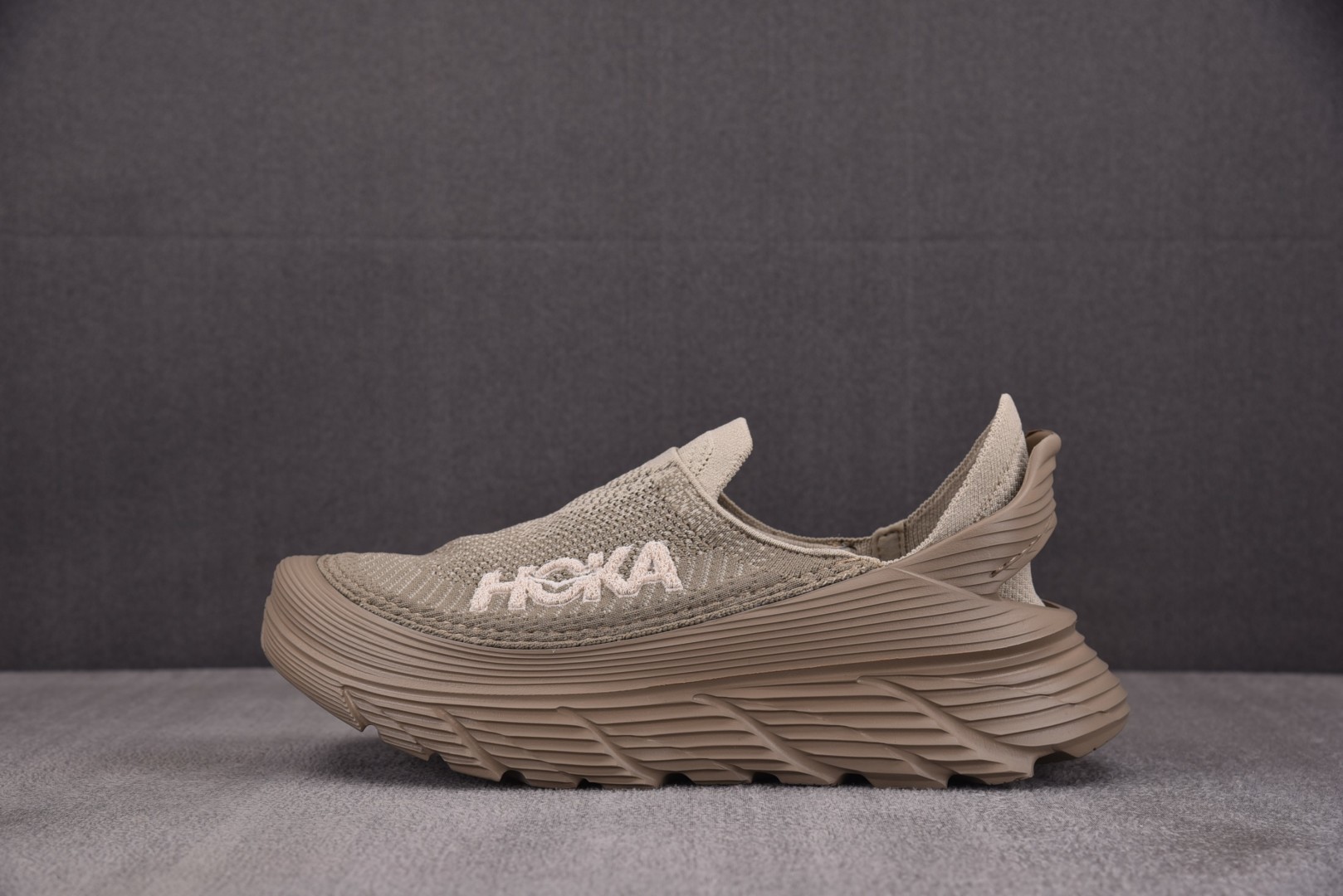 Hoka 尺码36-45

纯原版出品-Hoka One One Restore TC Dune 沙丘色