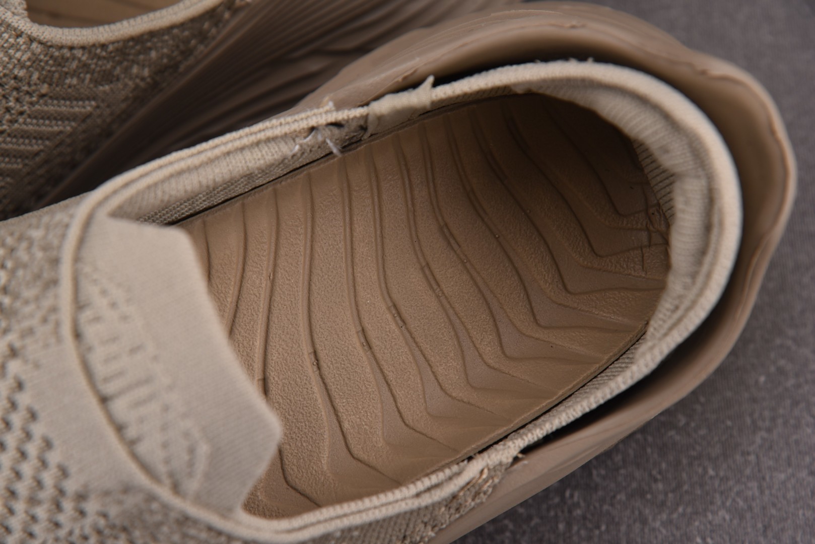 Hoka 尺码36-45

纯原版出品-Hoka One One Restore TC Dune 沙丘色
