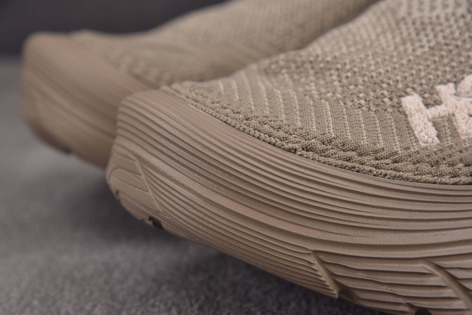 Hoka 尺码36-45

纯原版出品-Hoka One One Restore TC Dune 沙丘色
