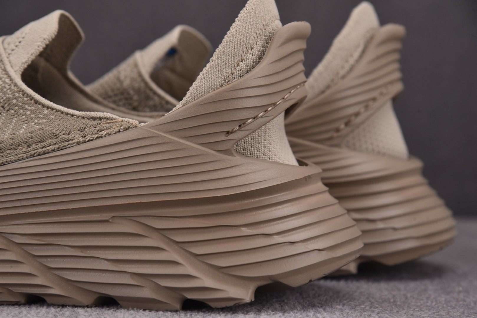 Hoka 尺码36-45

纯原版出品-Hoka One One Restore TC Dune 沙丘色