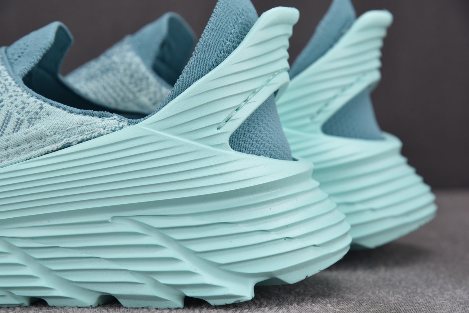 Hoka 尺码36-45

纯原版出品-Hoka One One Restore TC Ocean Mi