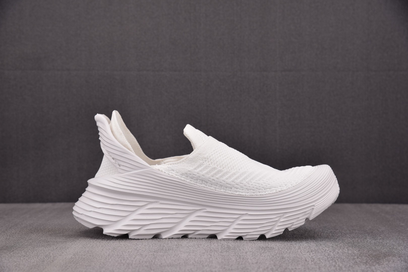 Hoka 尺码36-45

纯原版出品-Hoka One One Restore TC Raw 原型白 