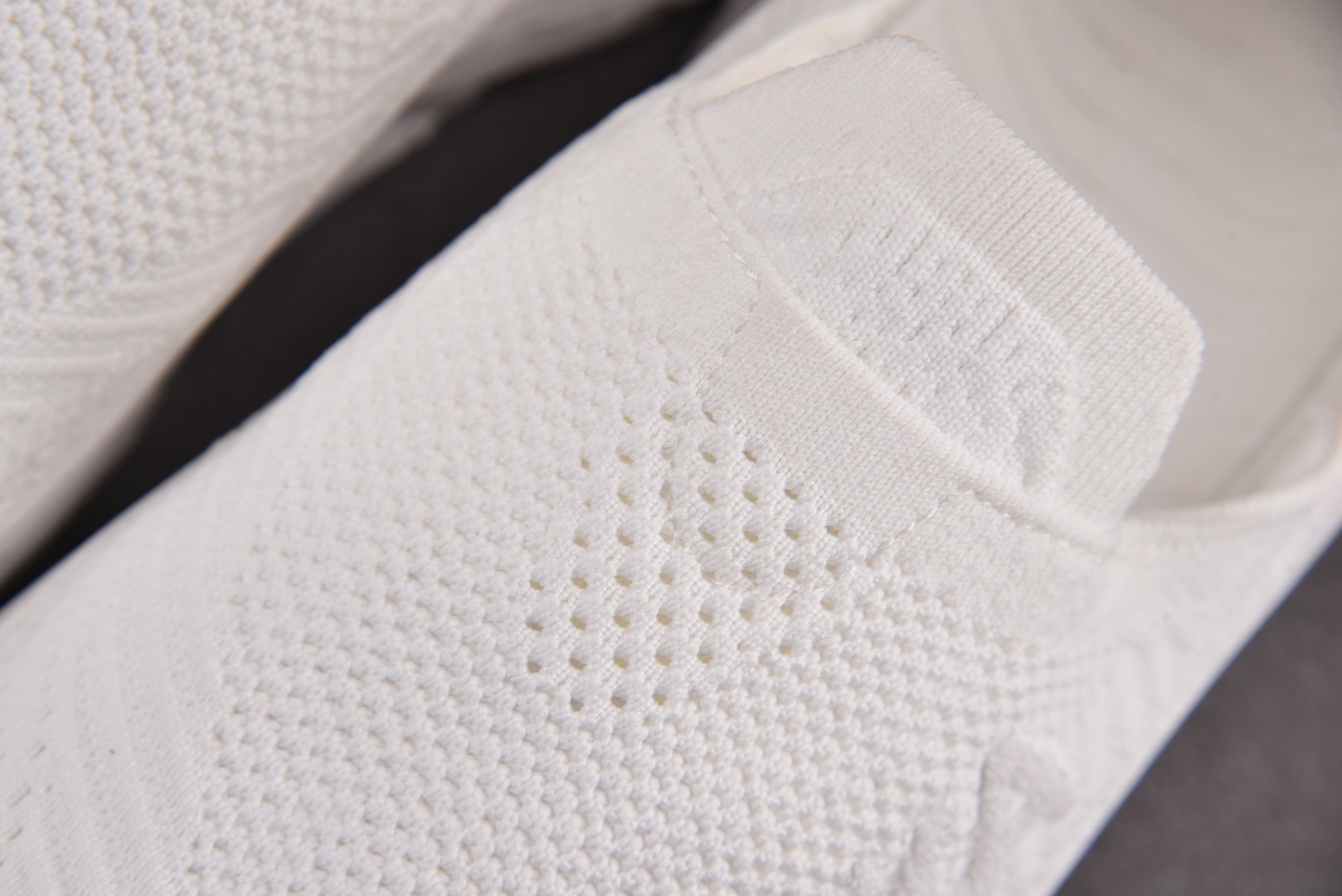 Hoka 尺码36-45

纯原版出品-Hoka One One Restore TC Raw 原型白 