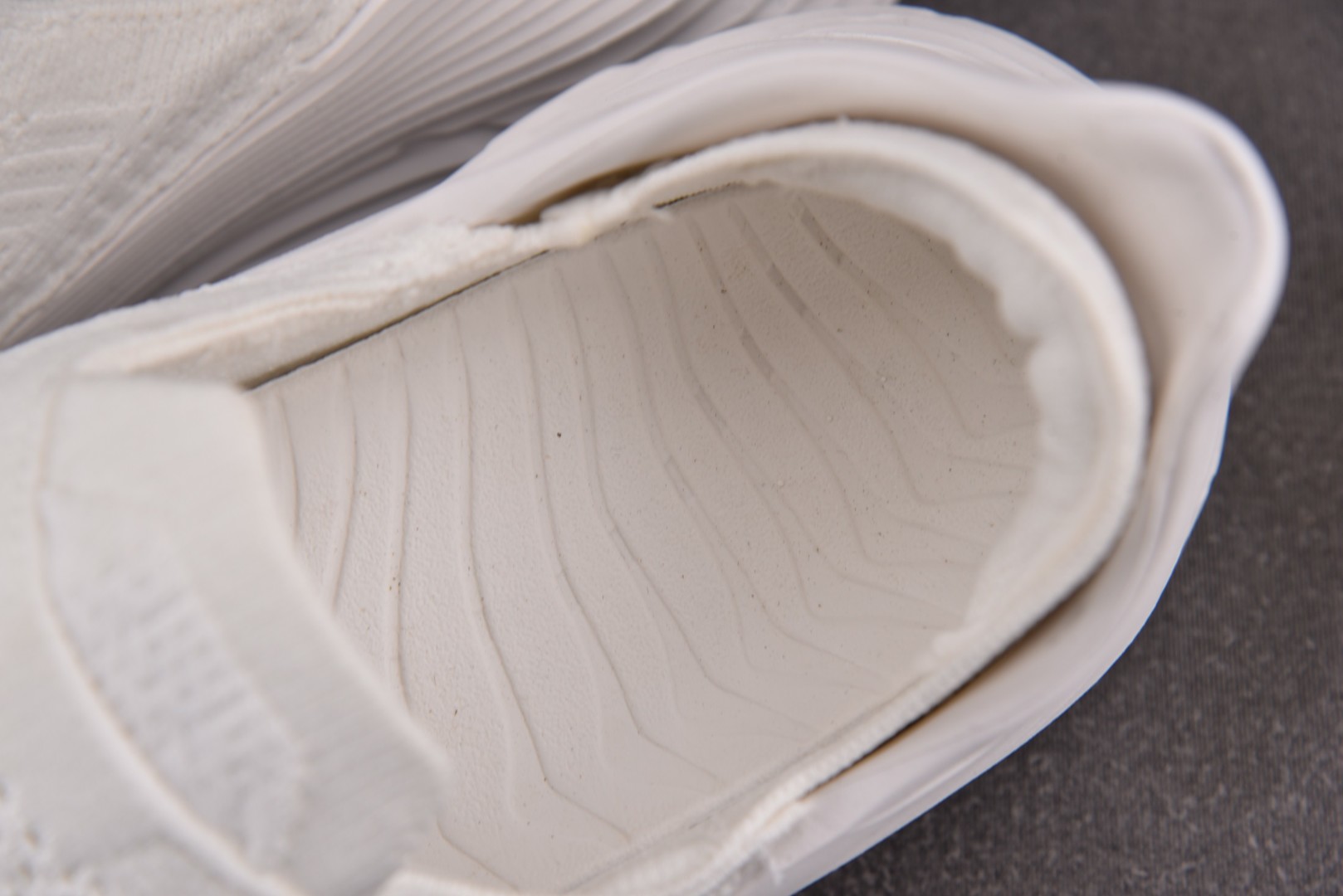 Hoka 尺码36-45

纯原版出品-Hoka One One Restore TC Raw 原型白 