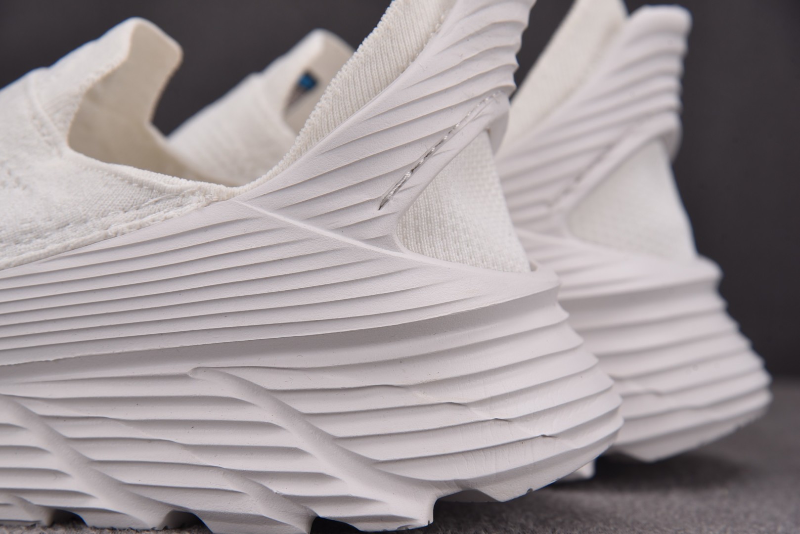 Hoka 尺码36-45

纯原版出品-Hoka One One Restore TC Raw 原型白 