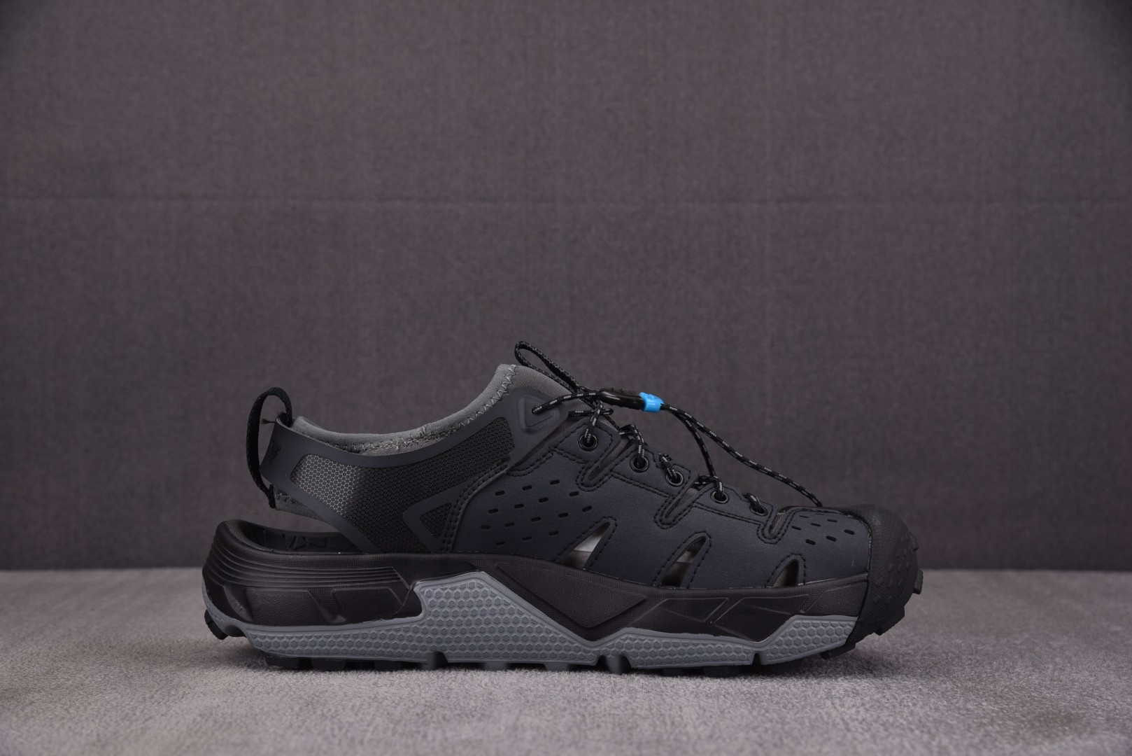 Hoka 尺码36-45

纯原版出品-HOKA ONE ONE VIBRAM 灰黑 -ATBC YZ0
