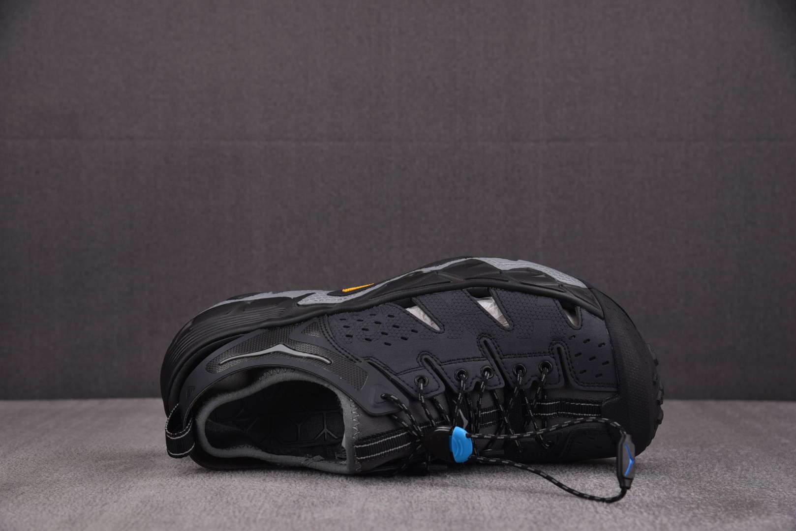 Hoka 尺码36-45

纯原版出品-HOKA ONE ONE VIBRAM 灰黑 -ATBC YZ0
