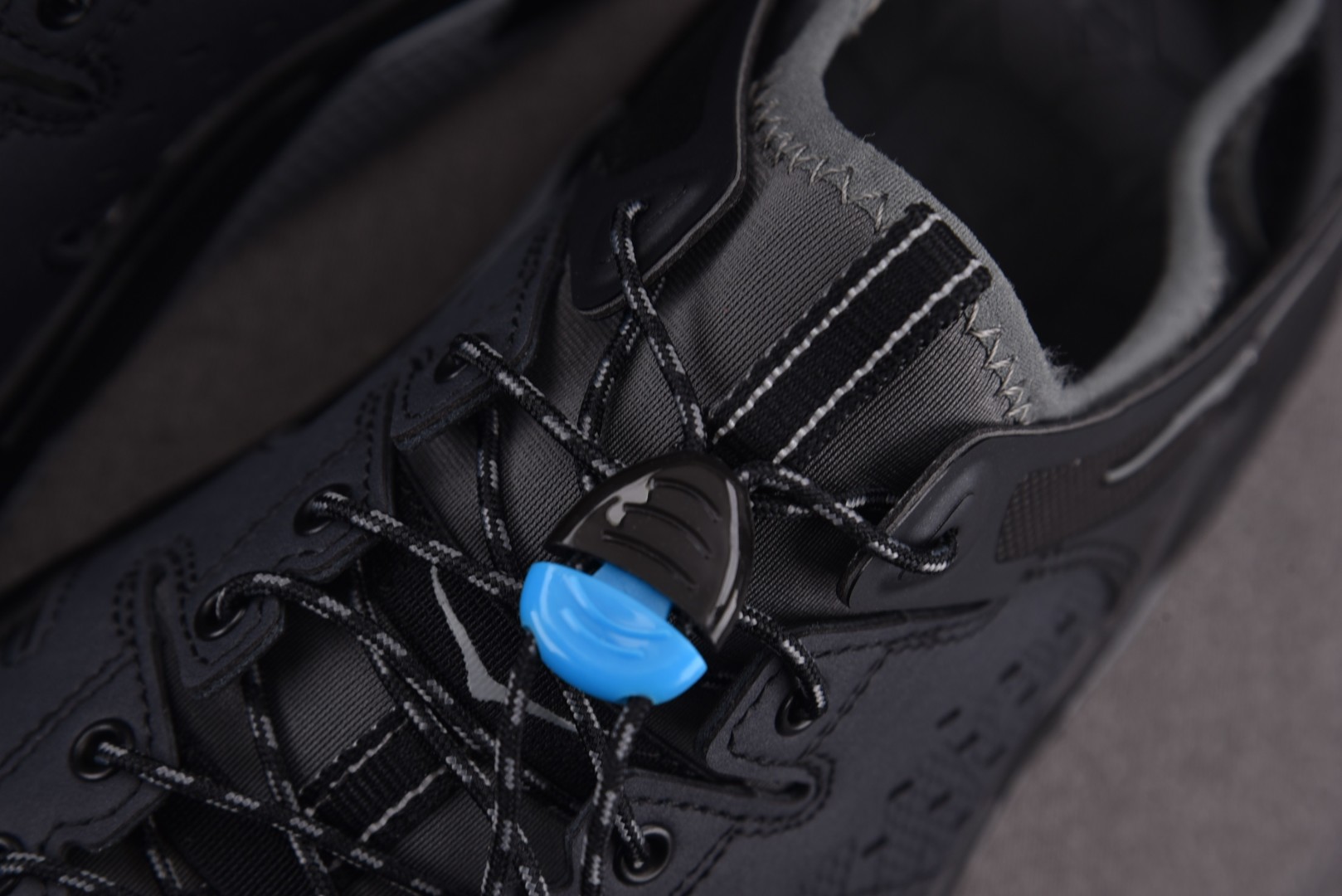 Hoka 尺码36-45

纯原版出品-HOKA ONE ONE VIBRAM 灰黑 -ATBC YZ0
