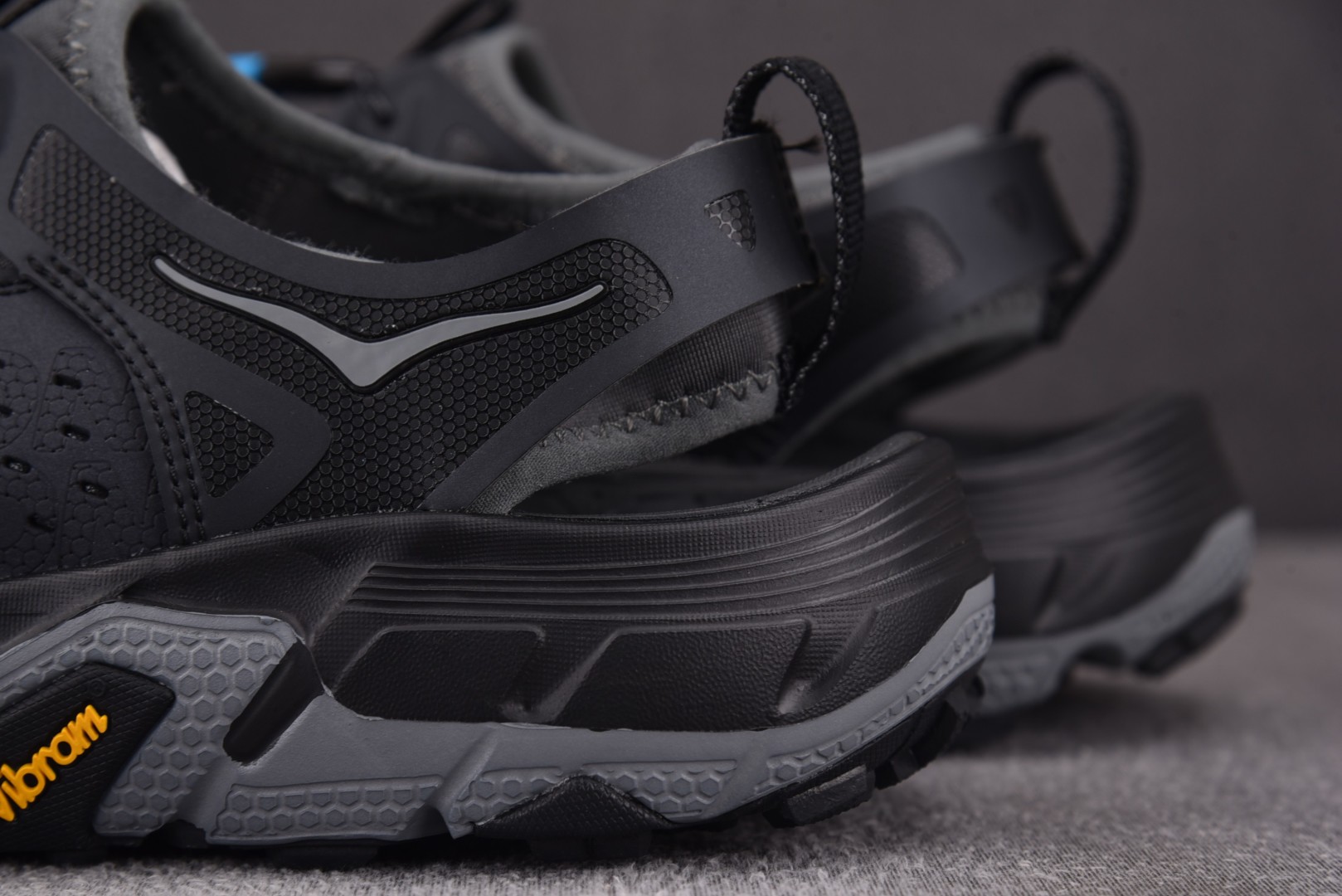 Hoka 尺码36-45

纯原版出品-HOKA ONE ONE VIBRAM 灰黑 -ATBC YZ0