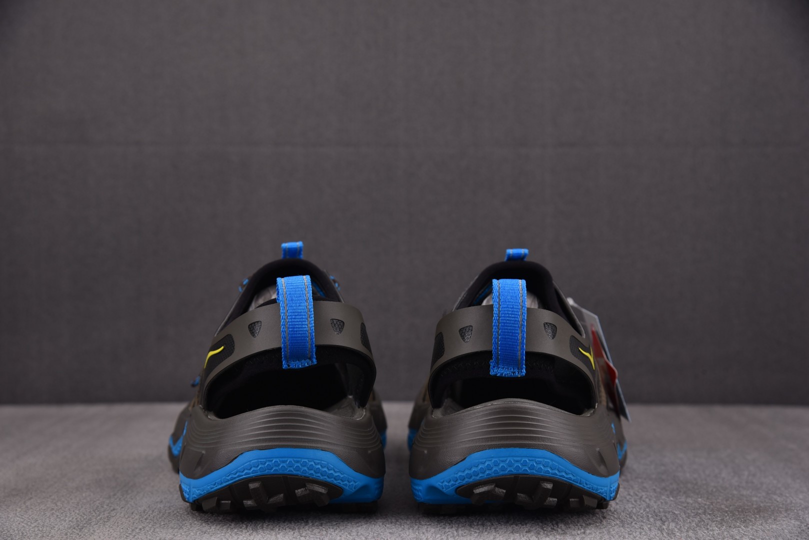 Hoka 尺码36-45

纯原版出品-HOKA ONE ONE VIBRAM 灰蓝 -MBBO YZ0