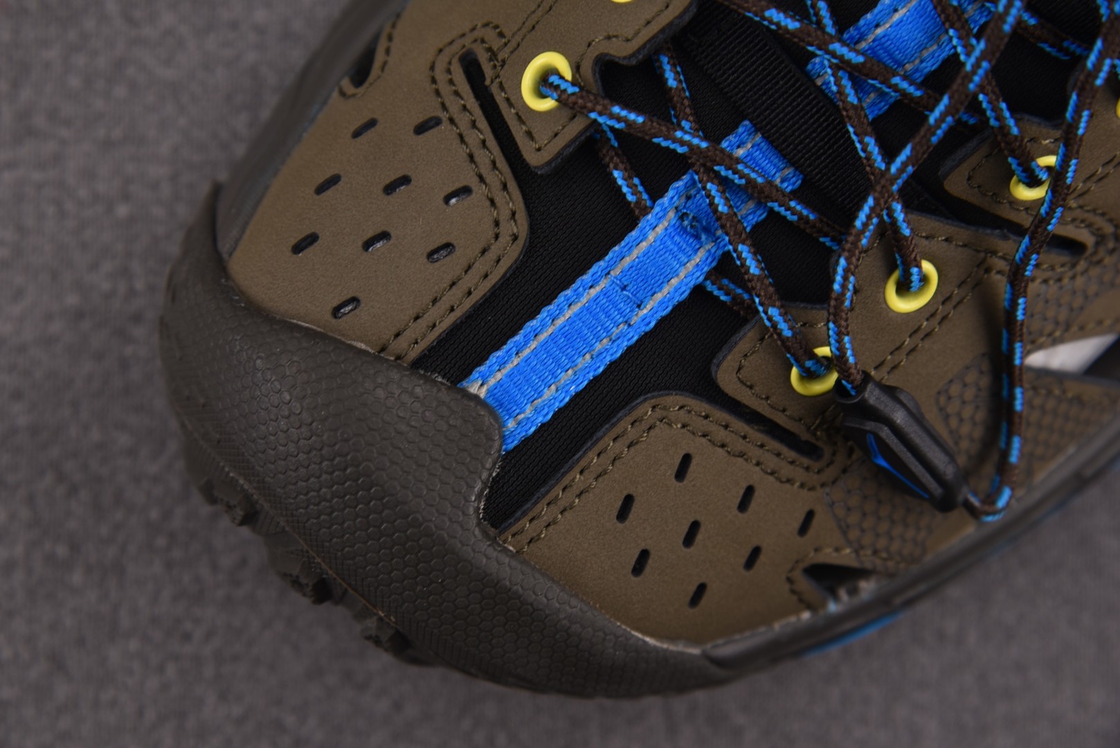 Hoka 尺码36-45

纯原版出品-HOKA ONE ONE VIBRAM 灰蓝 -MBBO YZ0