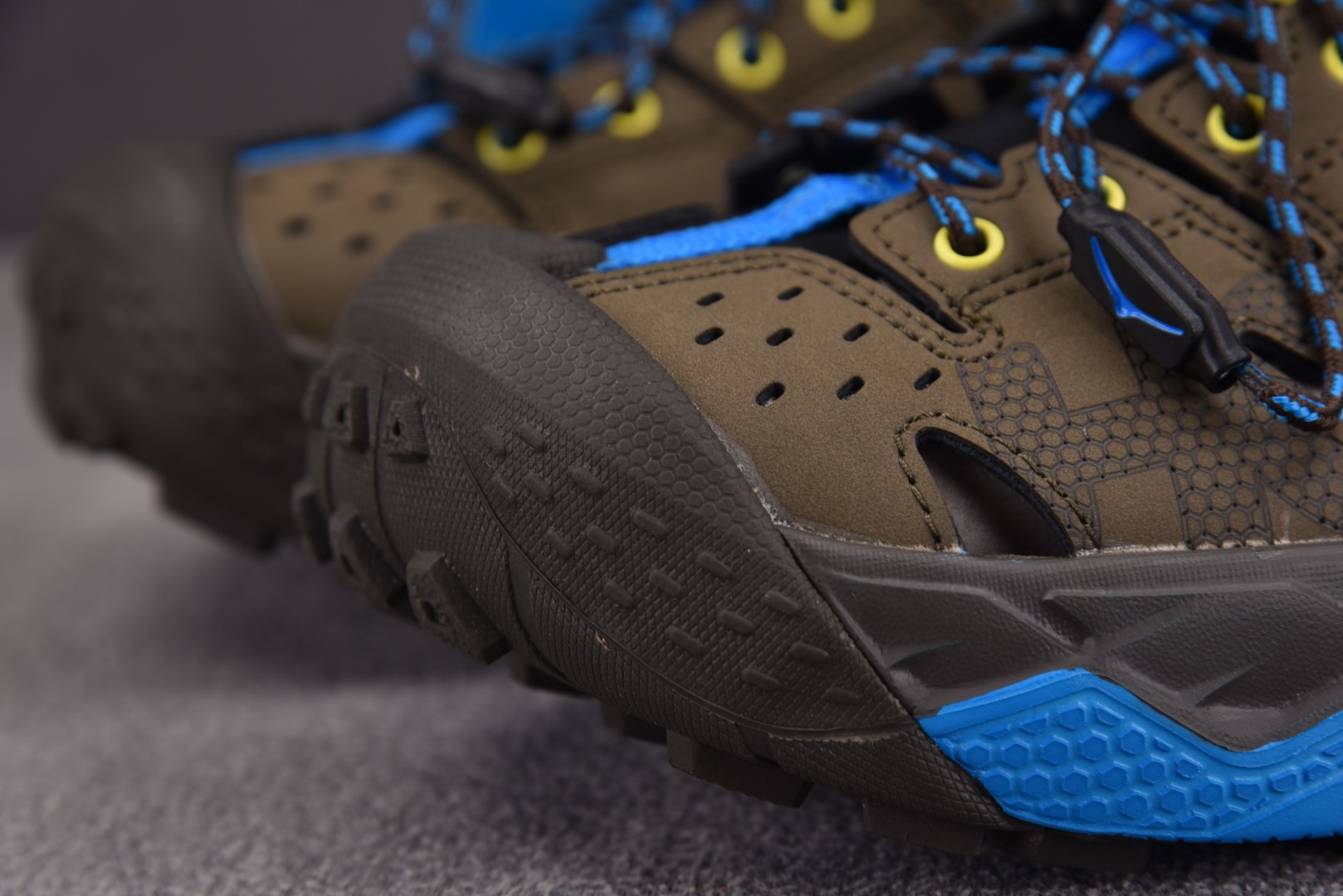 Hoka 尺码36-45

纯原版出品-HOKA ONE ONE VIBRAM 灰蓝 -MBBO YZ0