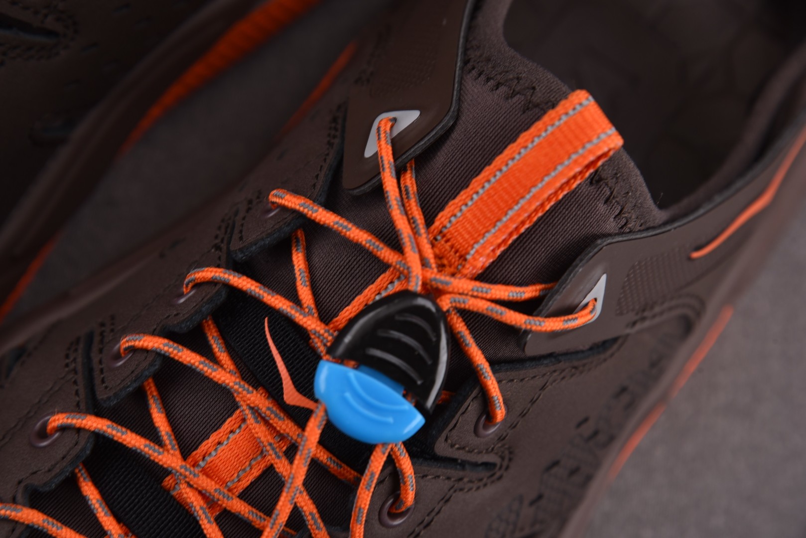 Hoka 尺码36-45

纯原版出品-HOKA ONE ONE VIBRAM 棕橙色 -BROG YZ