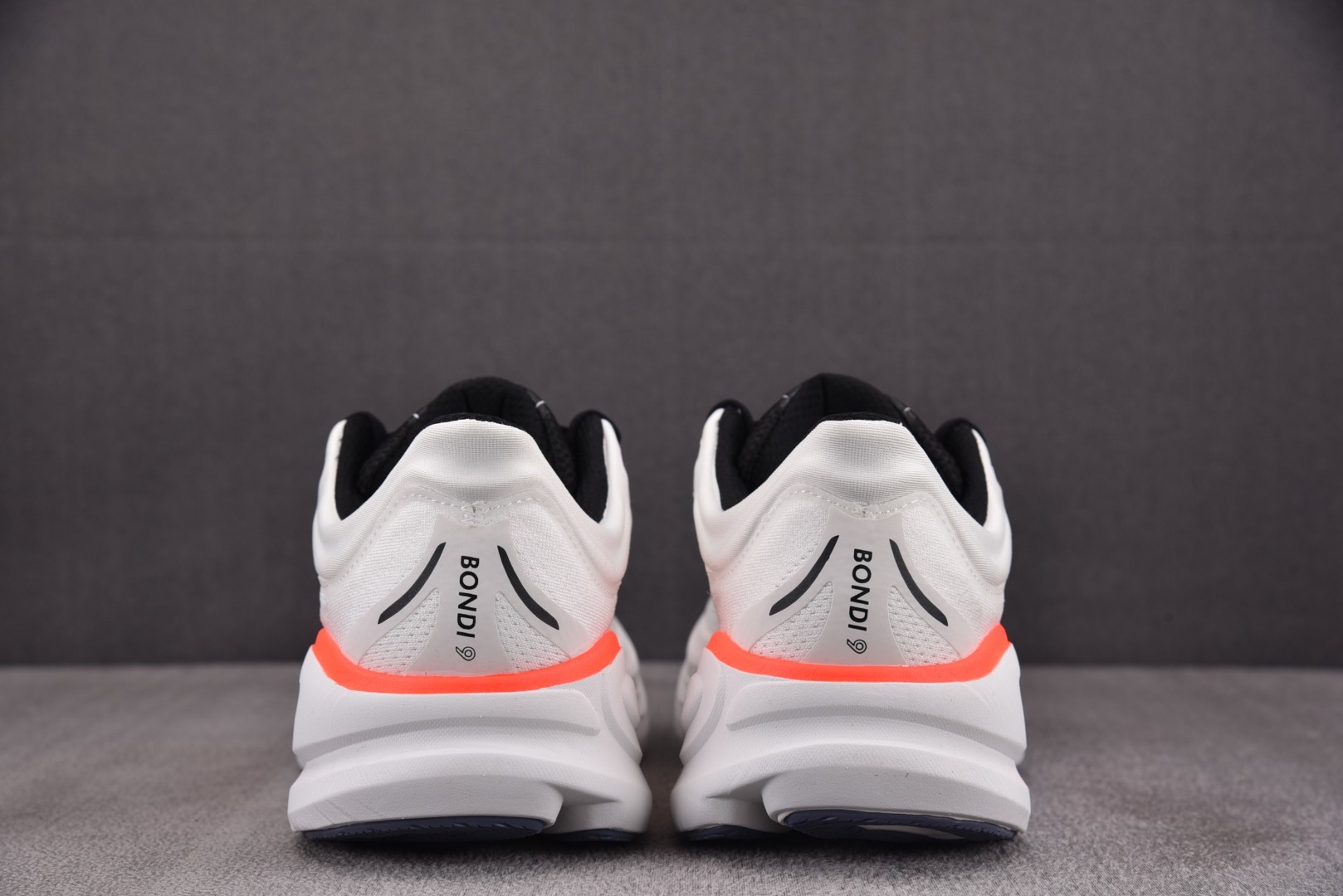 Hoka 尺码36-45

纯原版出品-W Hoka One One Bondi 9 White 白橙 