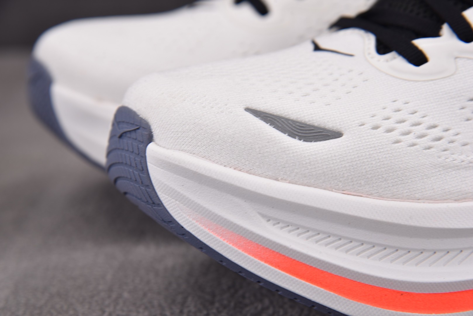 Hoka 尺码36-45

纯原版出品-W Hoka One One Bondi 9 White 白橙 