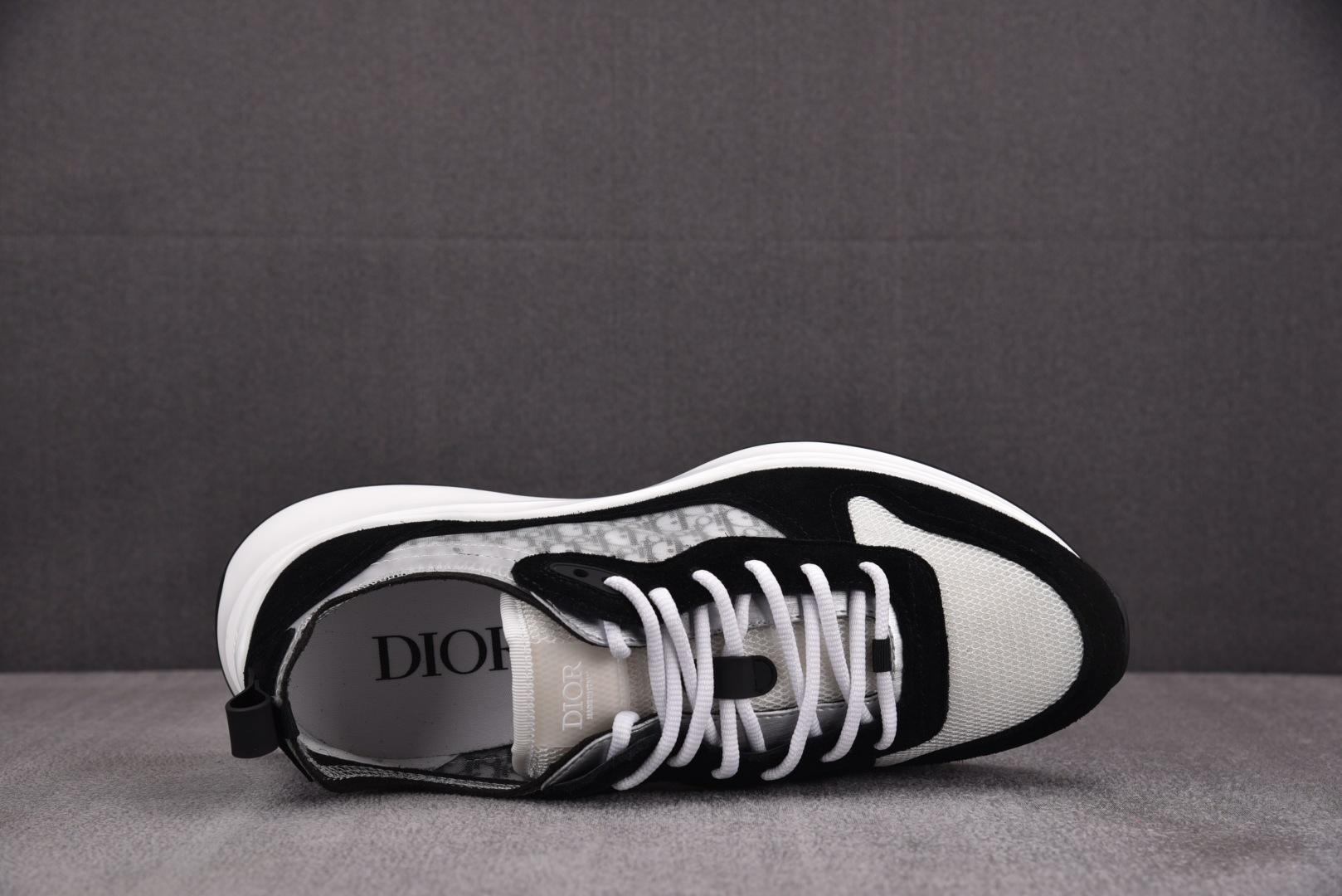 迪奥 尺码39-46

纯原版出品-Dior B25 Runner 黑白 YZ040
尺码：39 40 