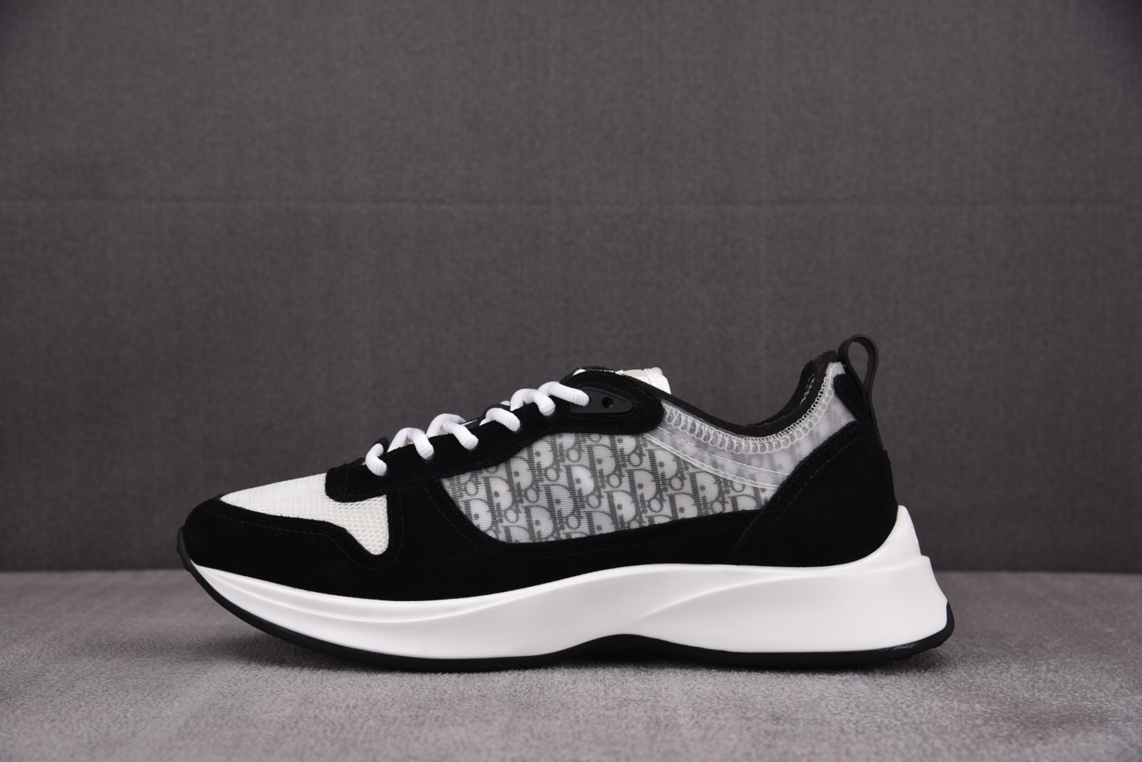 迪奥 尺码39-46

纯原版出品-Dior B25 Runner 黑白 YZ040
尺码：39 40 