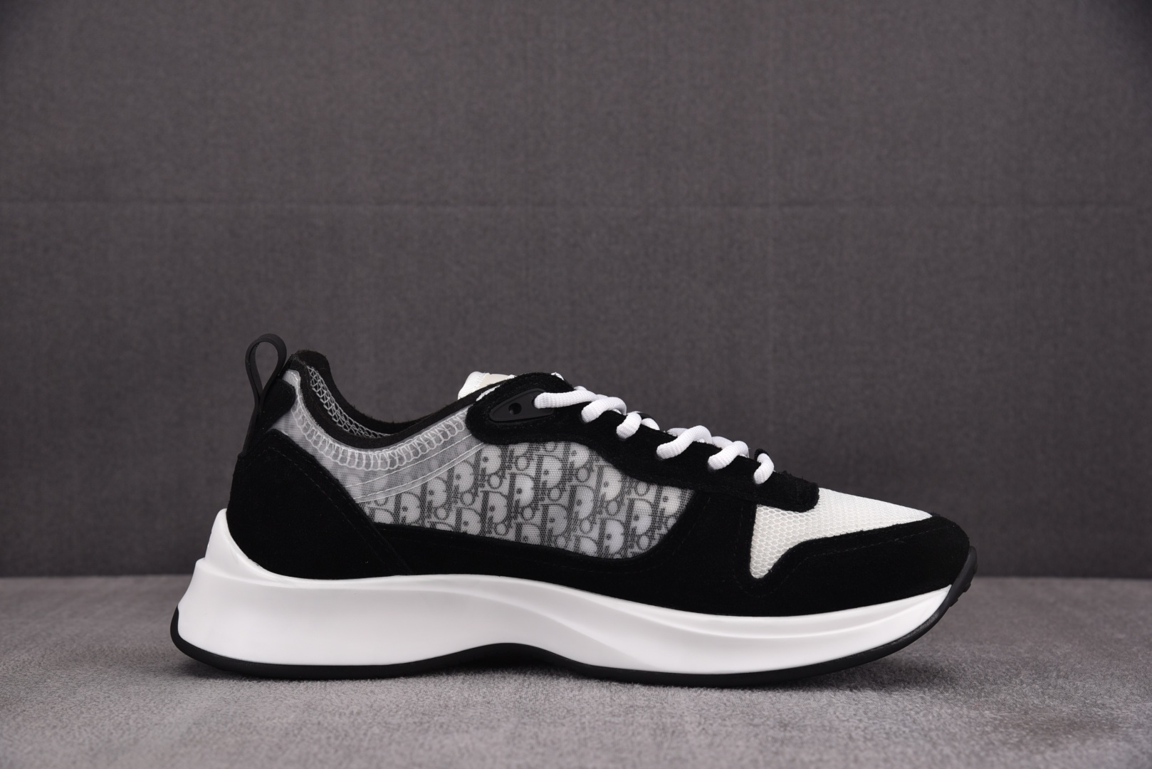 迪奥 尺码39-46

纯原版出品-Dior B25 Runner 黑白 YZ040
尺码：39 40 
