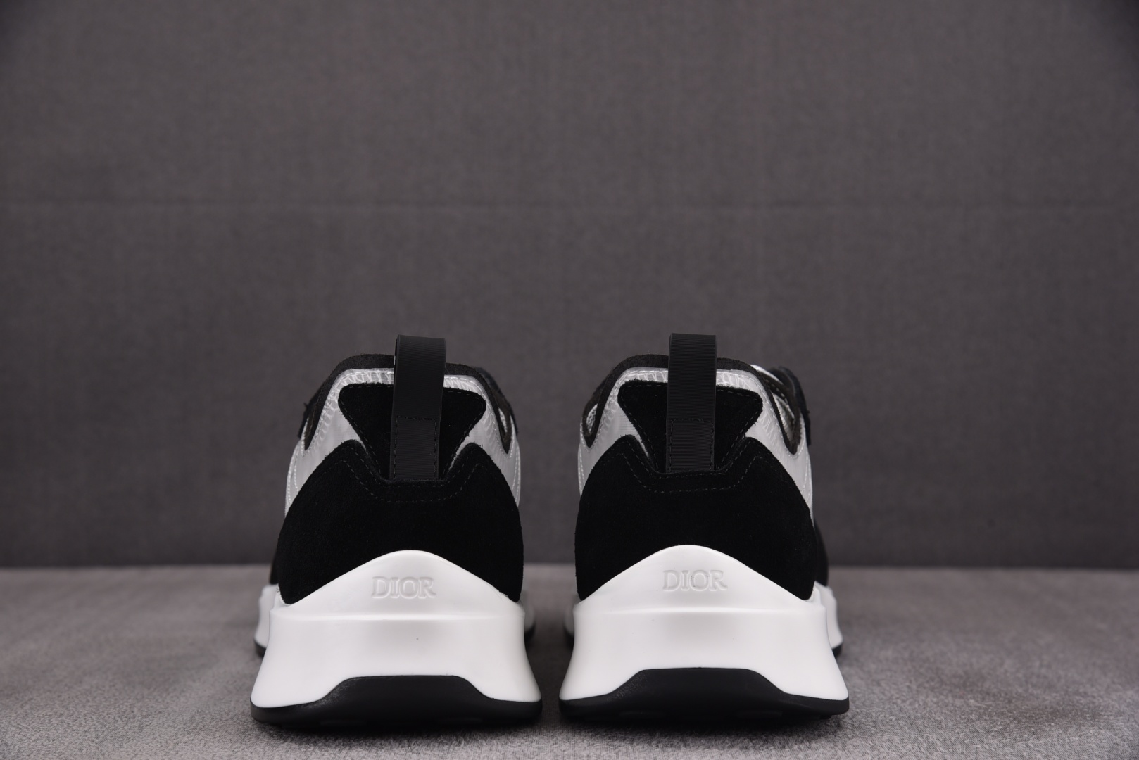 迪奥 尺码39-46

纯原版出品-Dior B25 Runner 黑白 YZ040
尺码：39 40 
