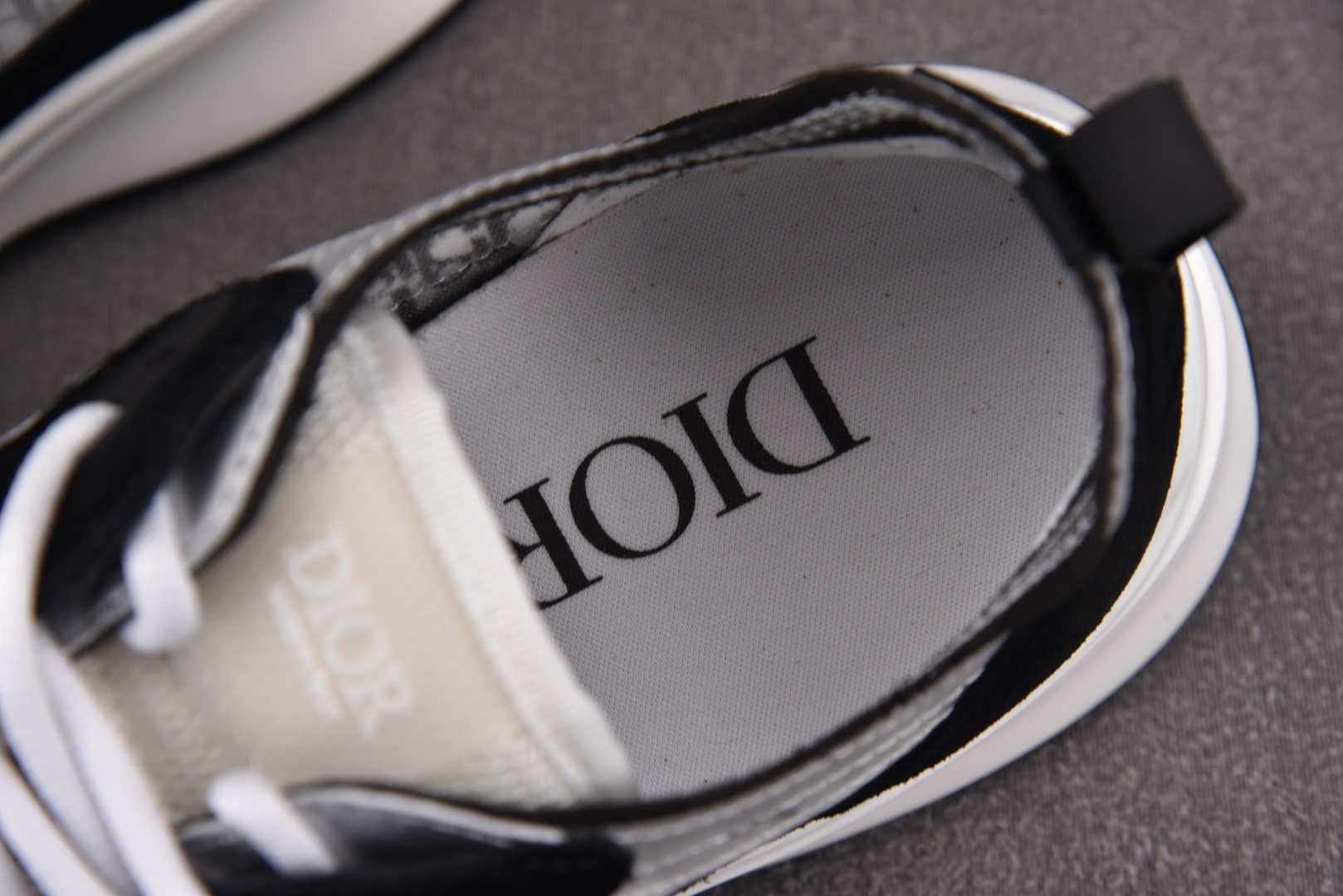 迪奥 尺码39-46

纯原版出品-Dior B25 Runner 黑白 YZ040
尺码：39 40 