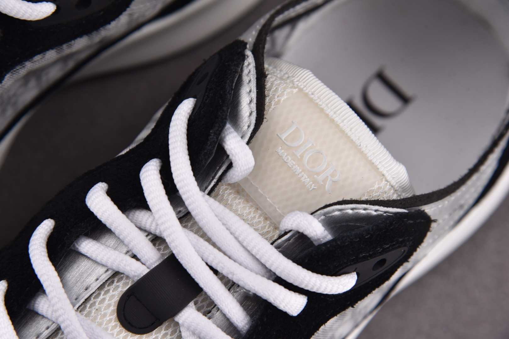 迪奥 尺码39-46

纯原版出品-Dior B25 Runner 黑白 YZ040
尺码：39 40 