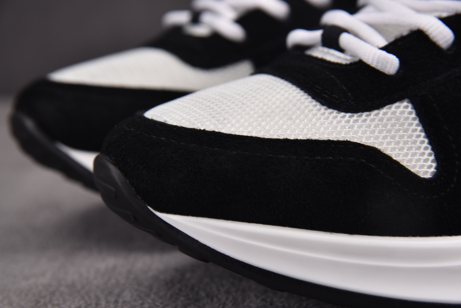 迪奥 尺码39-46

纯原版出品-Dior B25 Runner 黑白 YZ040
尺码：39 40 