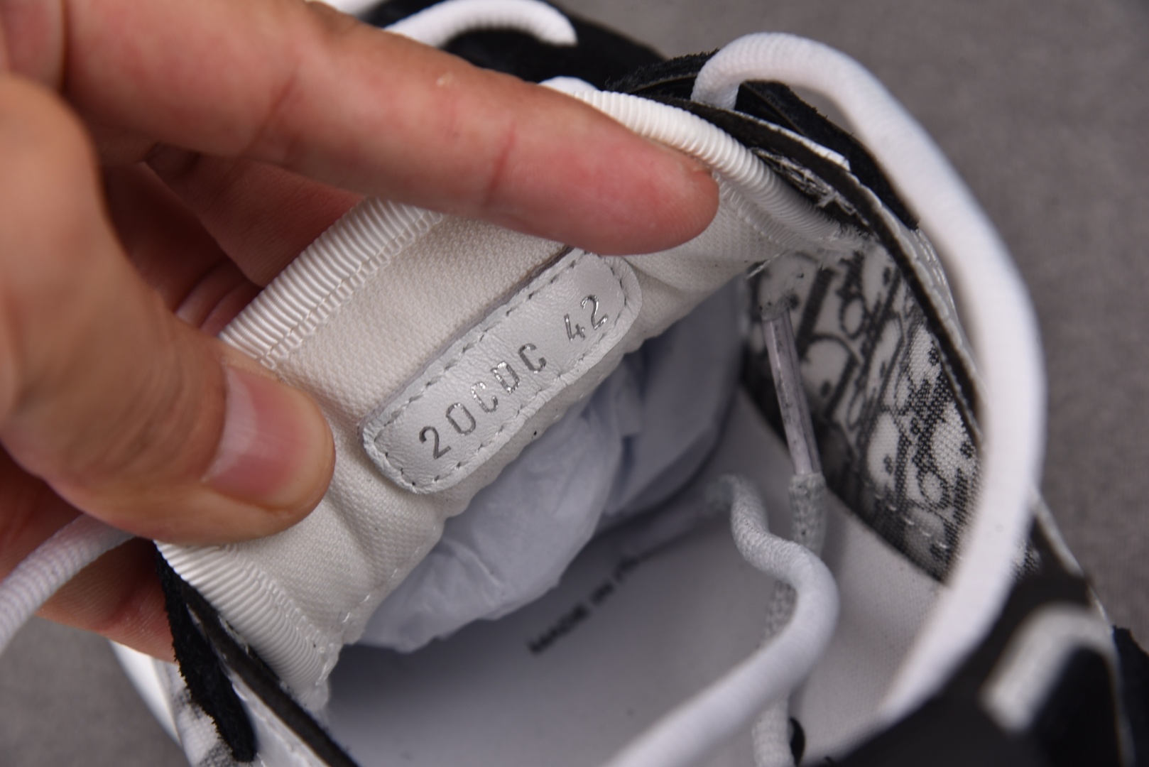 迪奥 尺码39-46

纯原版出品-Dior B25 Runner 黑白 YZ040
尺码：39 40 