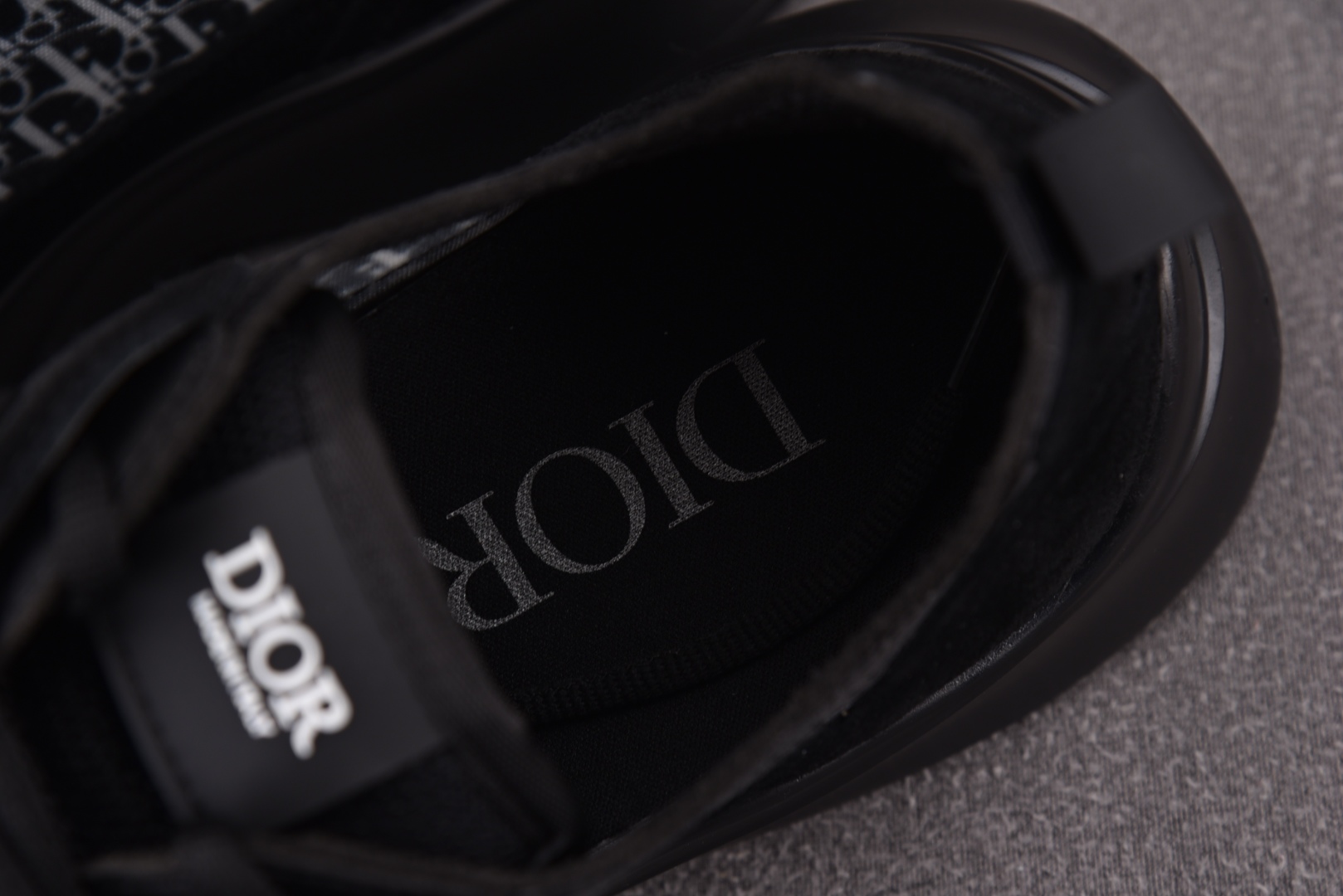 迪奥 尺码39-46

纯原版出品-Dior B25 Runner Black 黑色 YZ040
尺码：