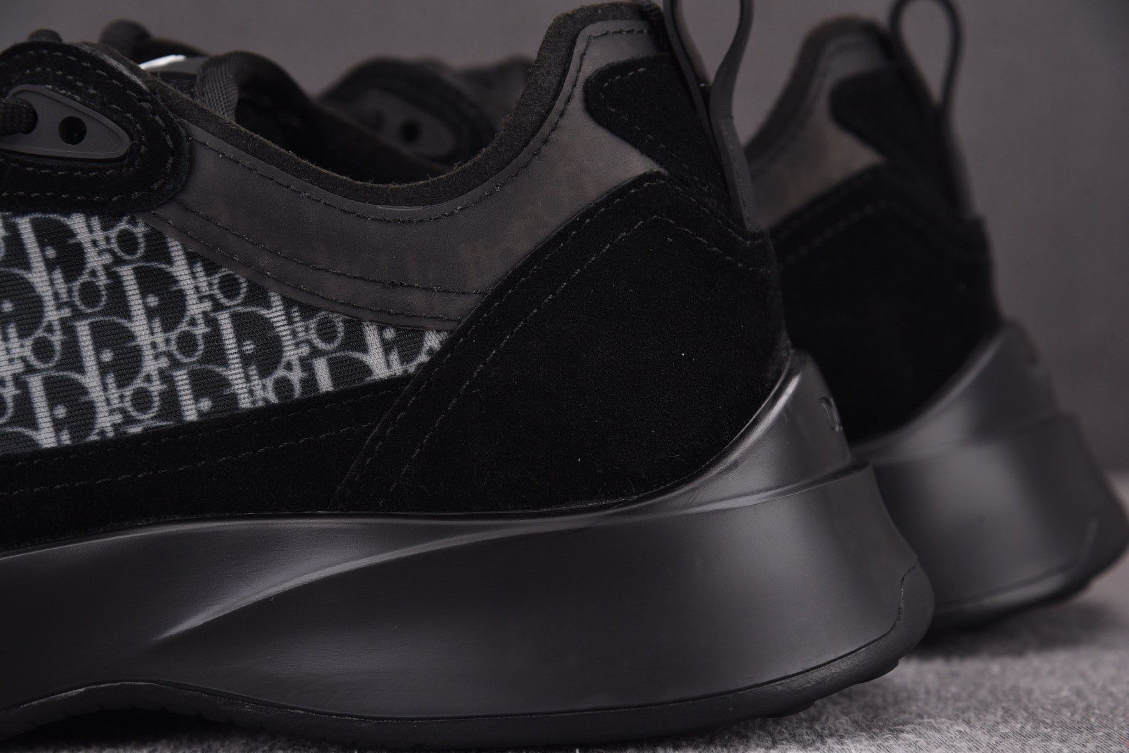 迪奥 尺码39-46

纯原版出品-Dior B25 Runner Black 黑色 YZ040
尺码：