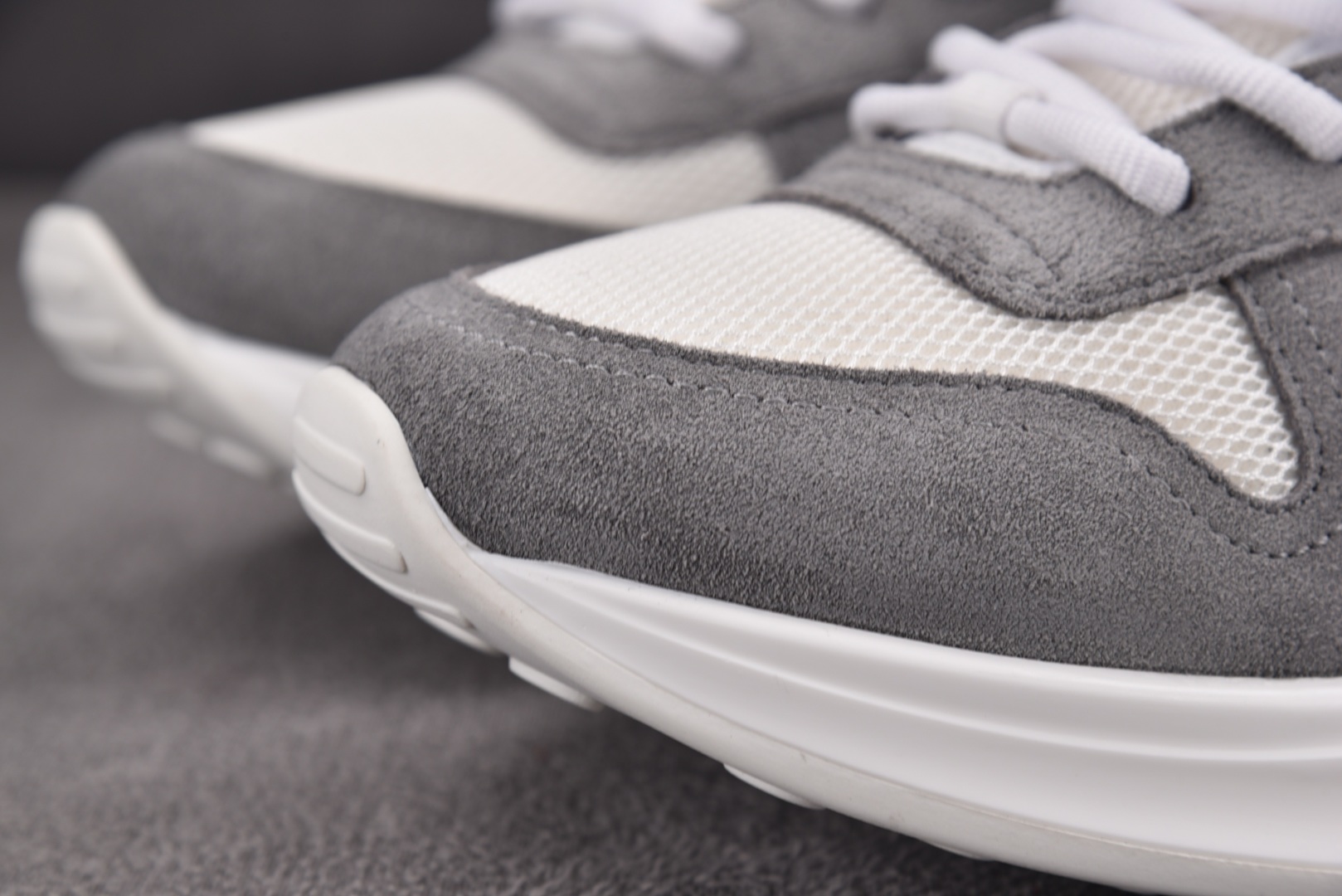 迪奥 尺码39-46

纯原版出品-Dior B25 Runner Grey 灰色 YZ040
尺码：3