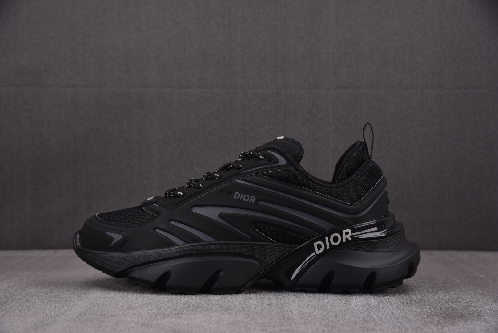 迪奥 尺码39-46

纯原版出品-Dior B44 Blade Black 黑色 YZ022-1
尺码